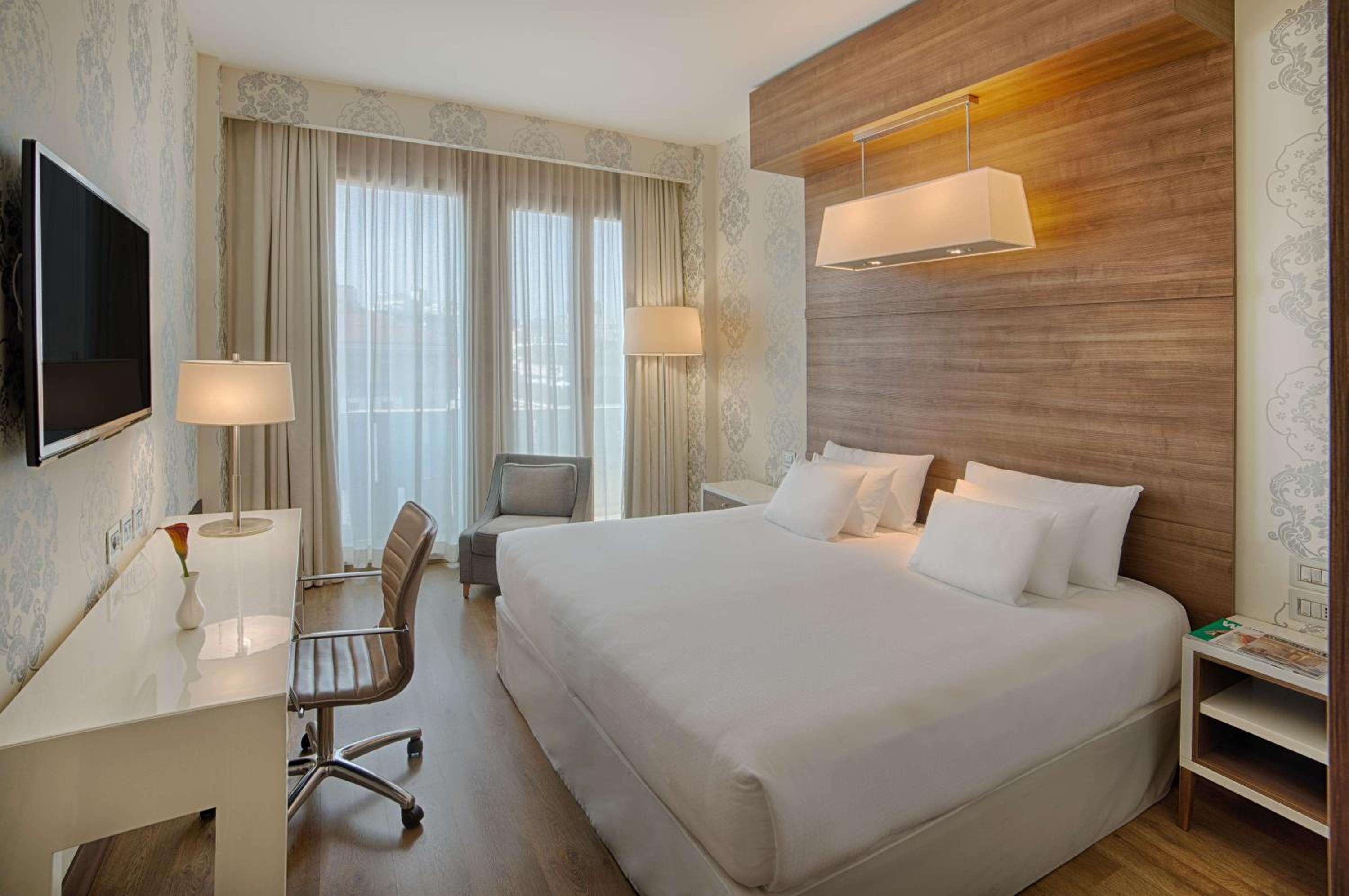 Triple Room with 3 Adults Occupancy (Non Smoking) thumbnail 6