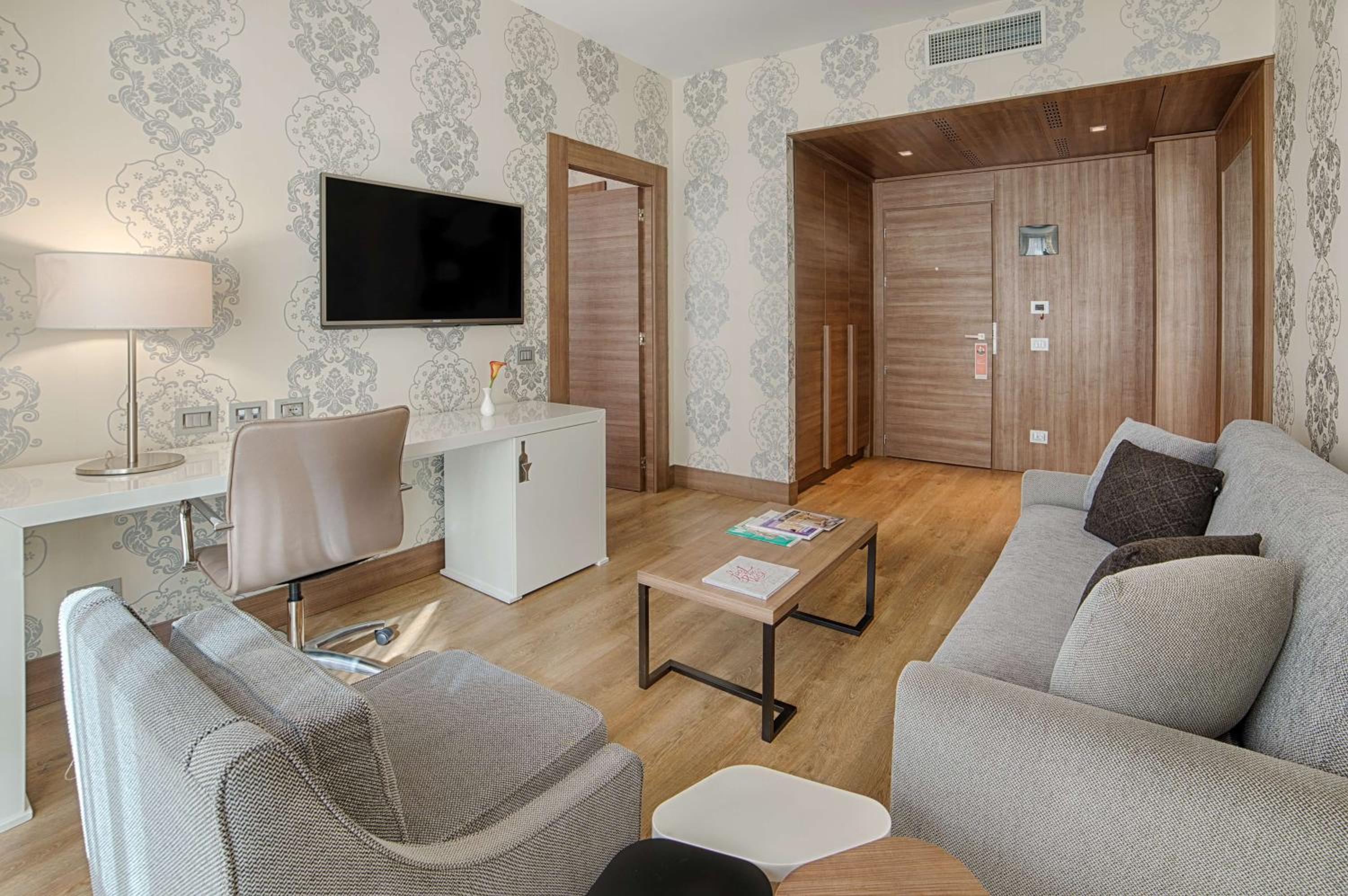 Executive Junior Suite - Photo 1