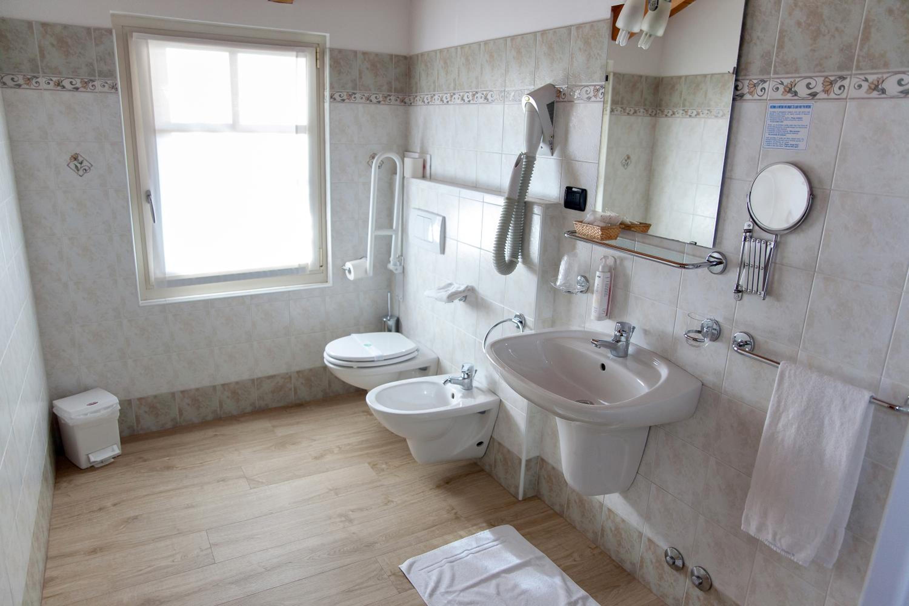 Superior Double or Twin Room - Photo 4