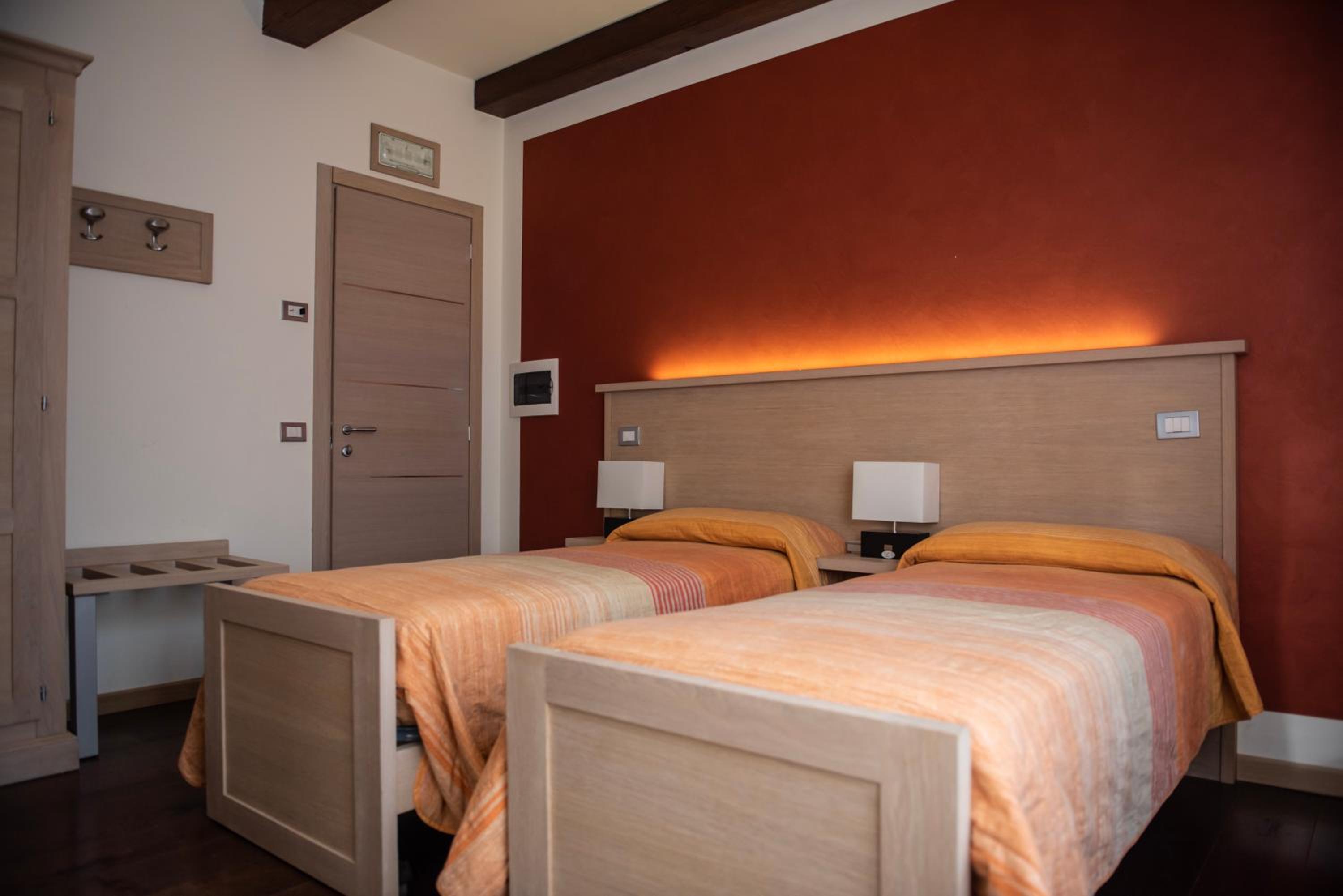 Twin Room with Private Bathroom - Photo 1