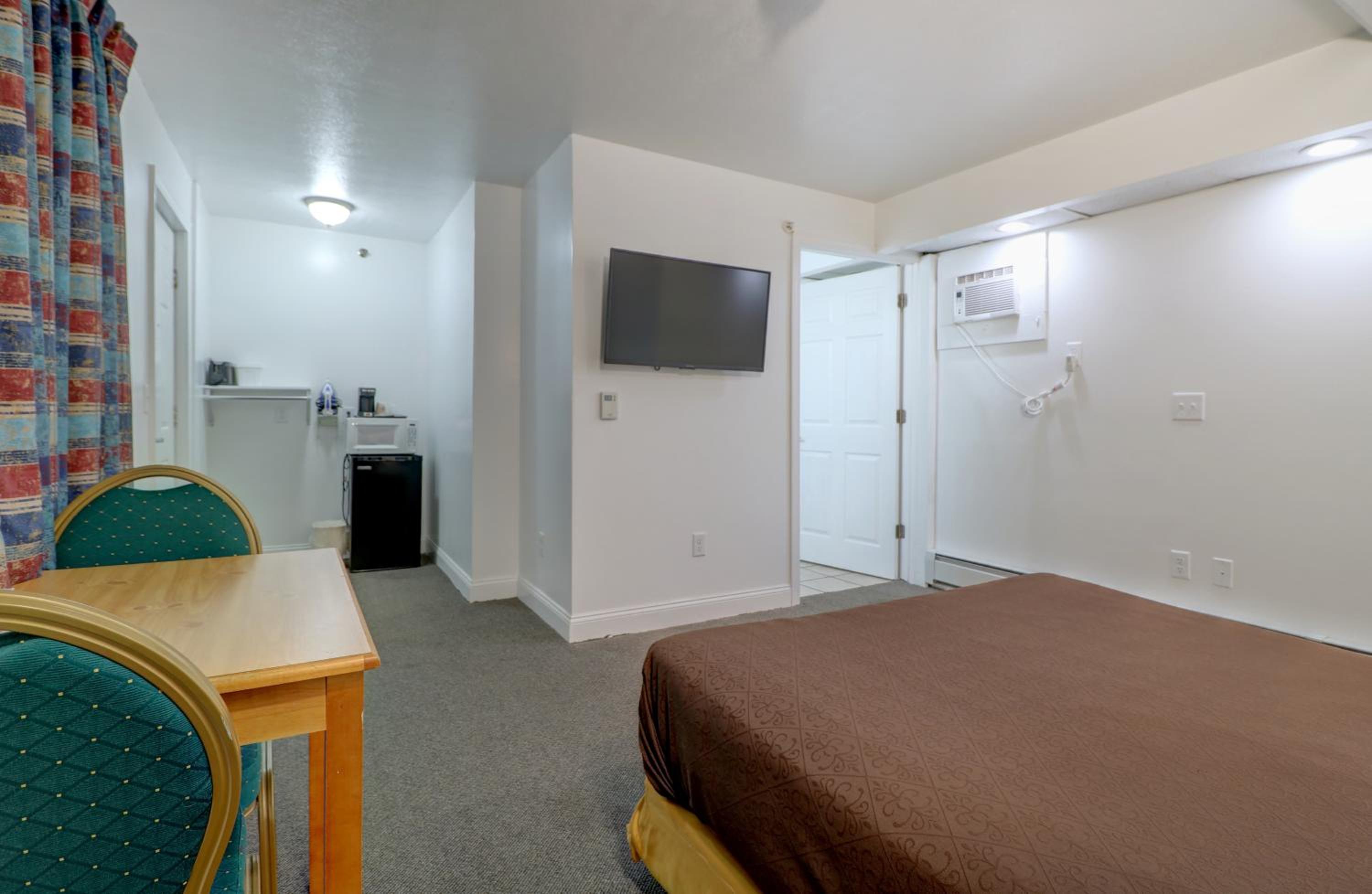 Queen Room - Disability Access photo 2
