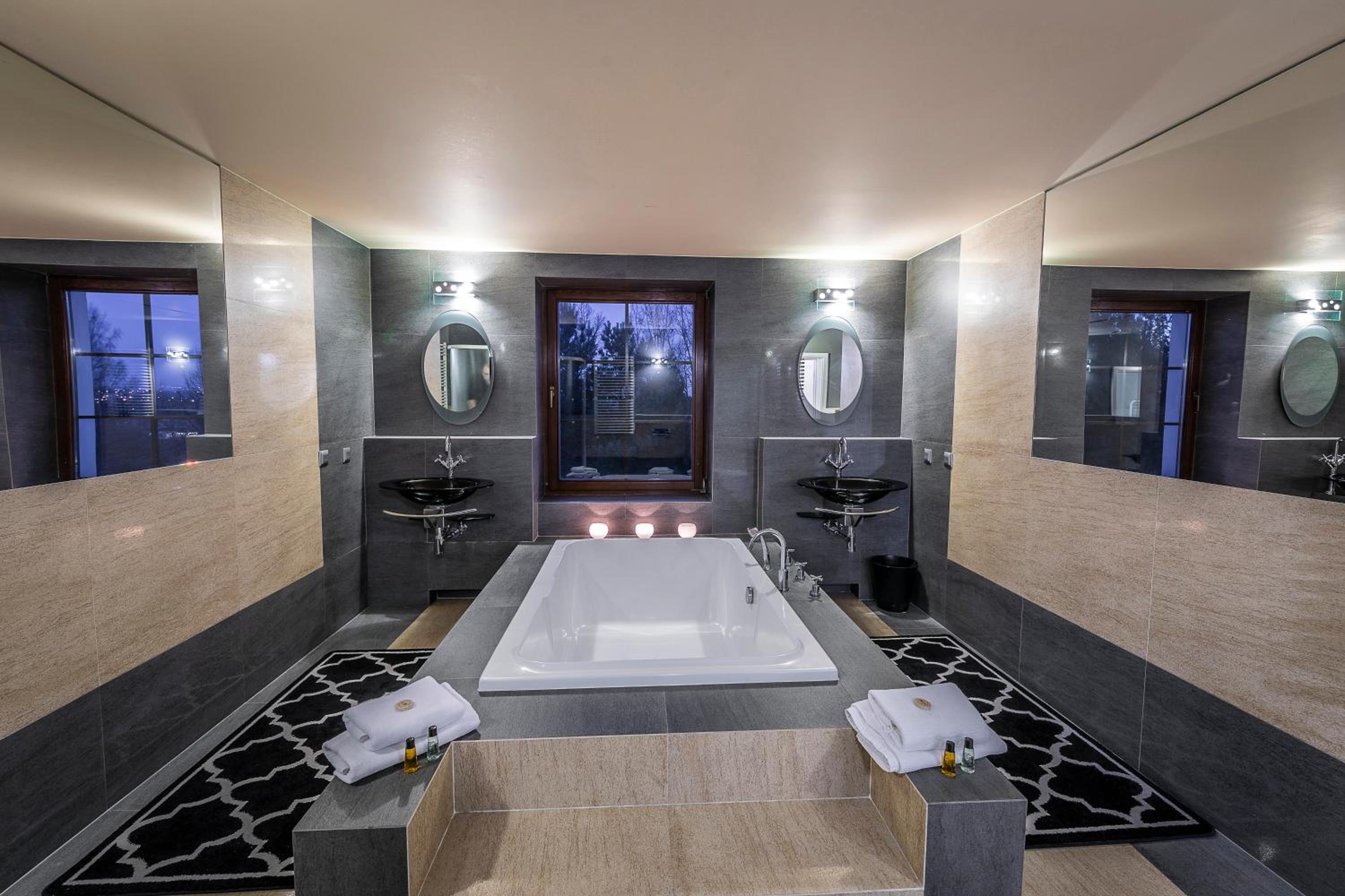 Suite with Terrace - Photo 12