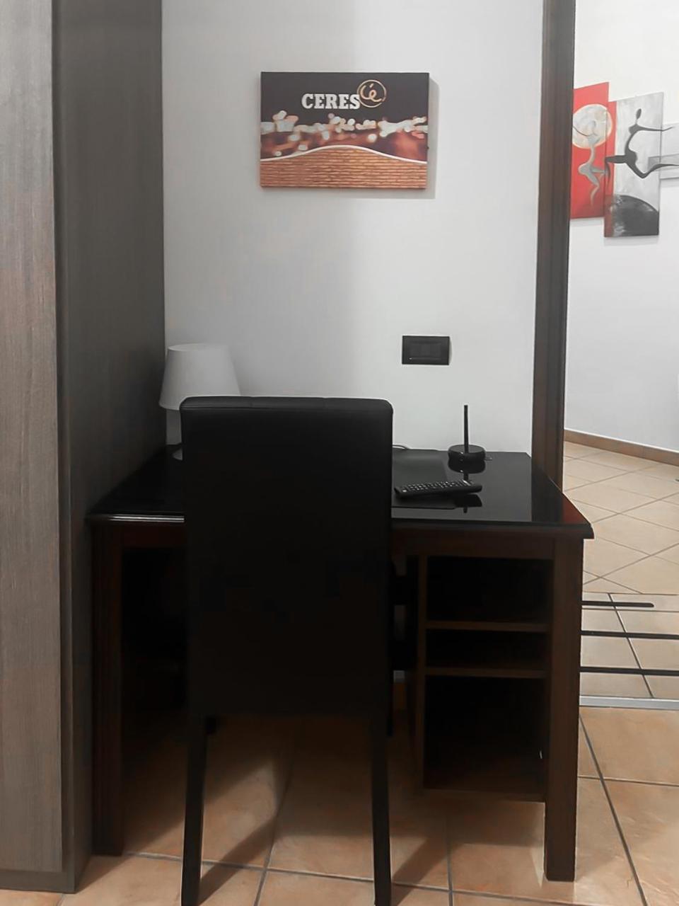 Standard King Room - Photo 5