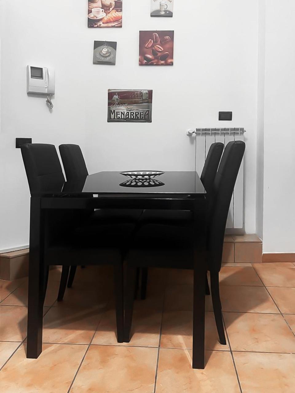 Standard King Room - Photo 12