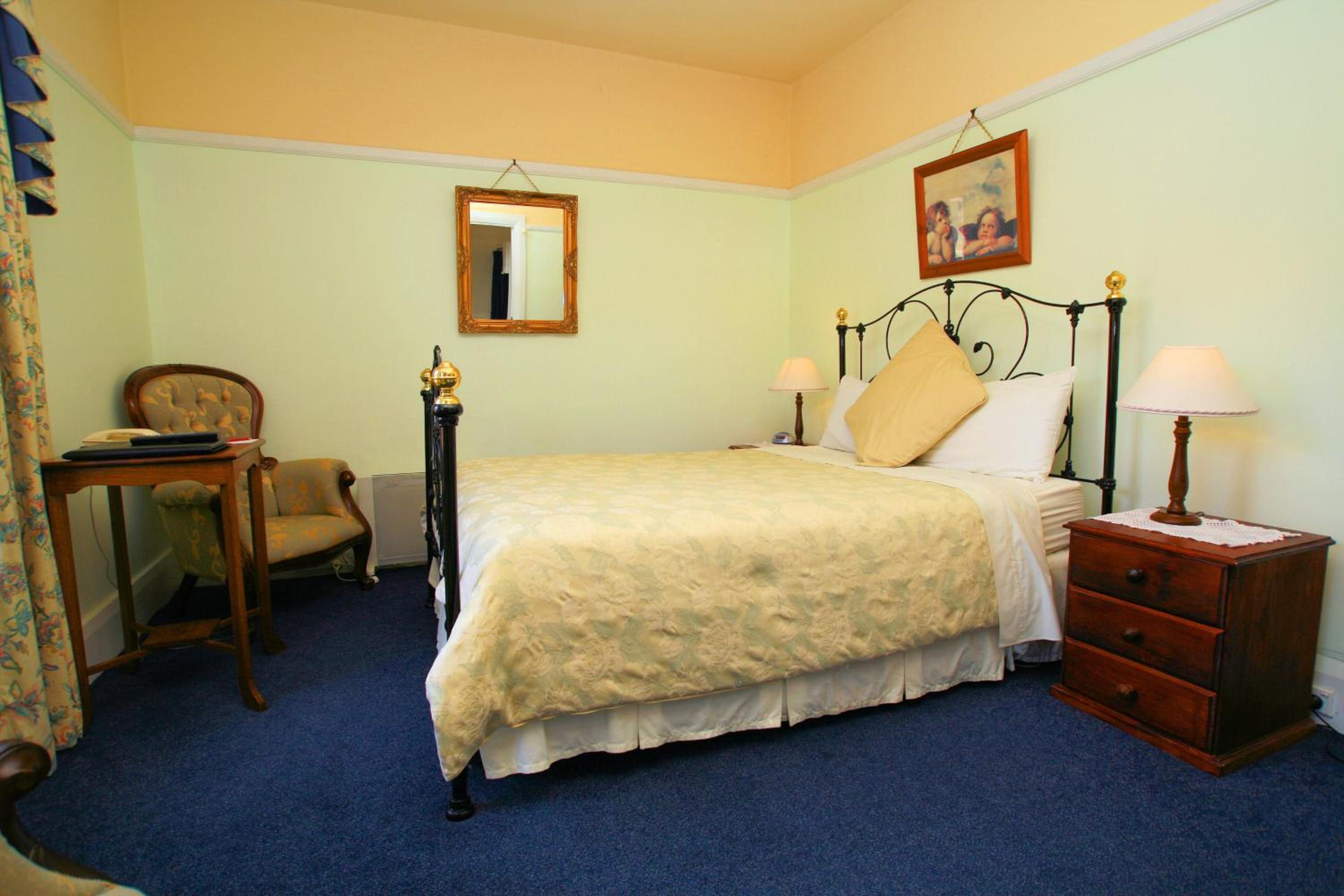 Standard Double Room - Photo 4