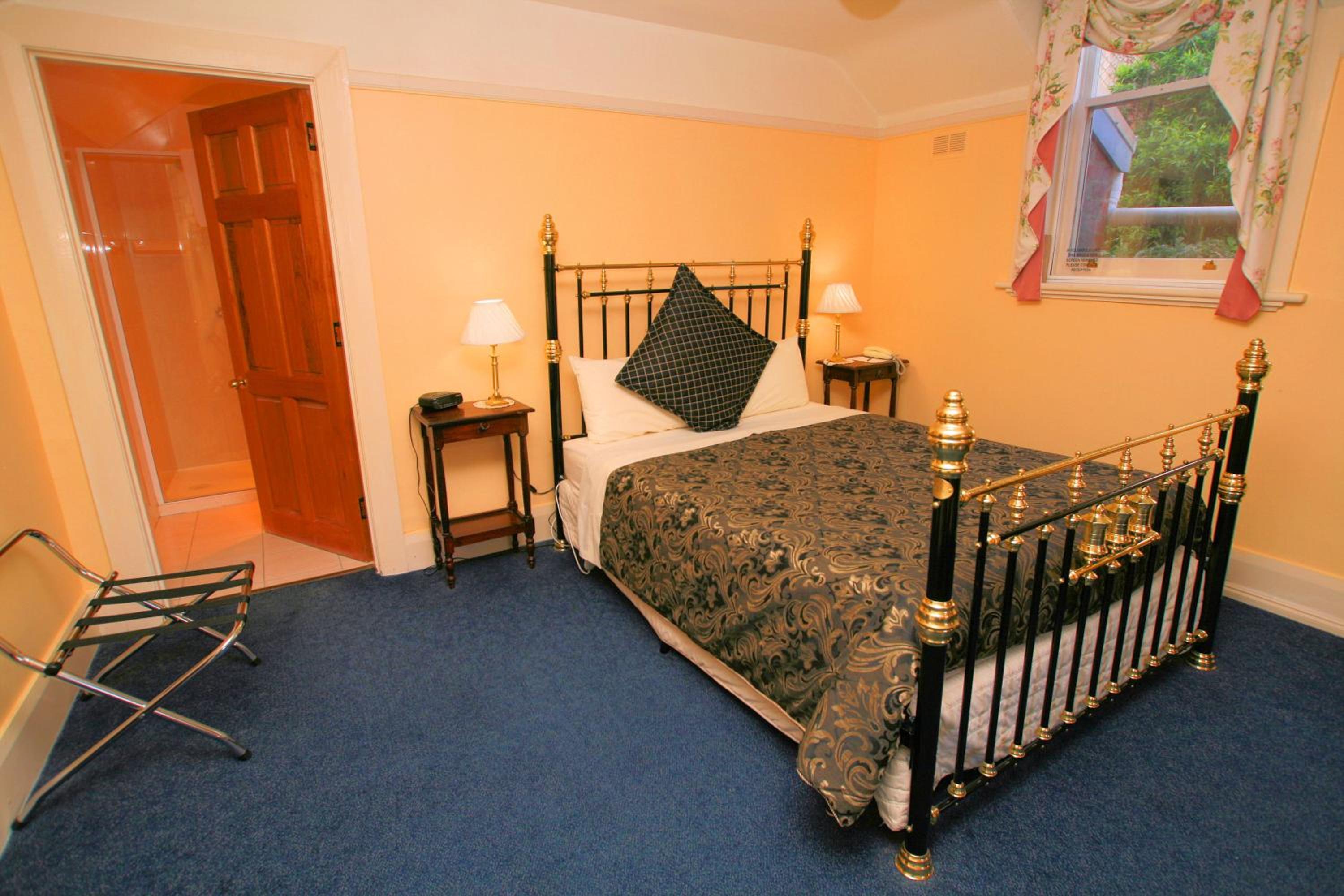 Twin Room With Spa Bath thumbnail 6