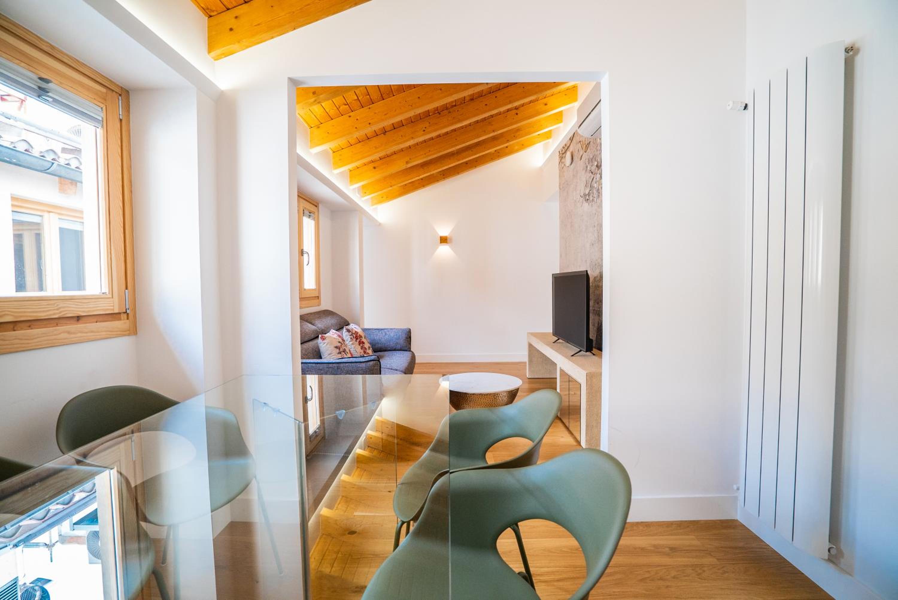 Apartment with Terrace - Photo 7
