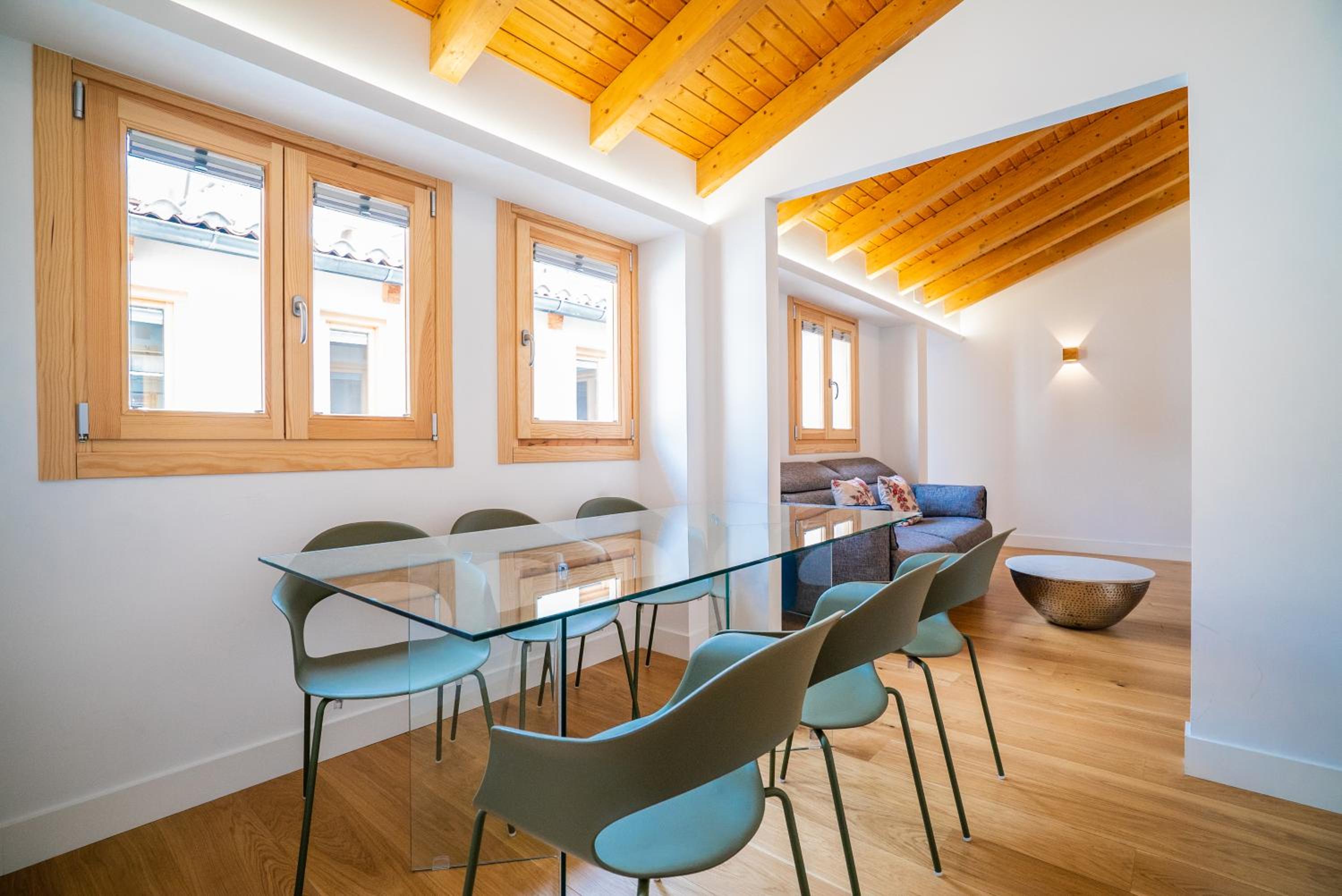 Apartment with Terrace thumbnail 5