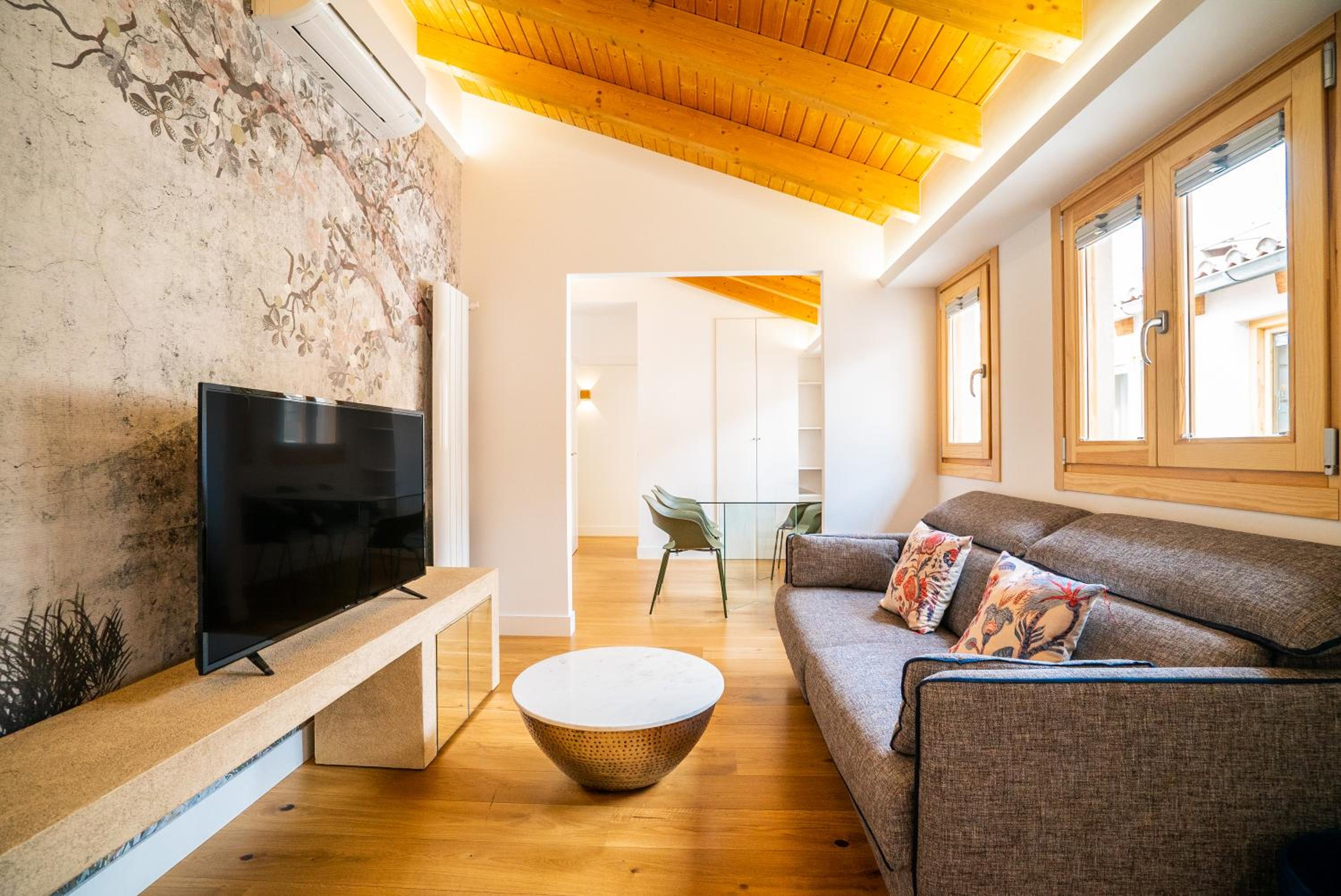 Apartment with Terrace thumbnail 6