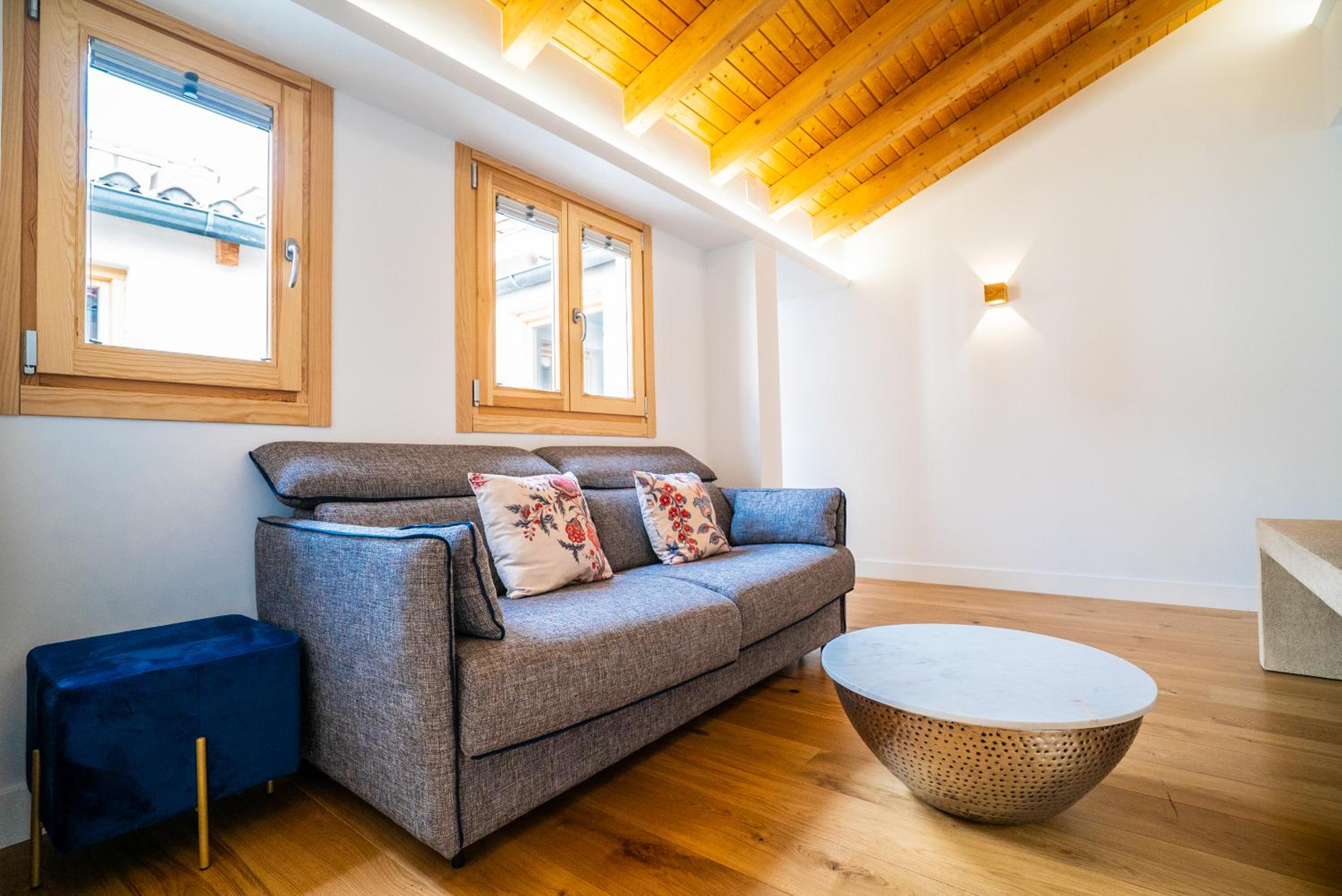 Apartment with Terrace - Photo 8