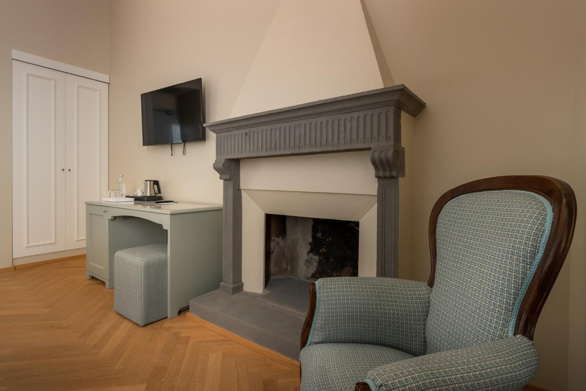 Superior Double or Twin Room with Garden View thumbnail 5