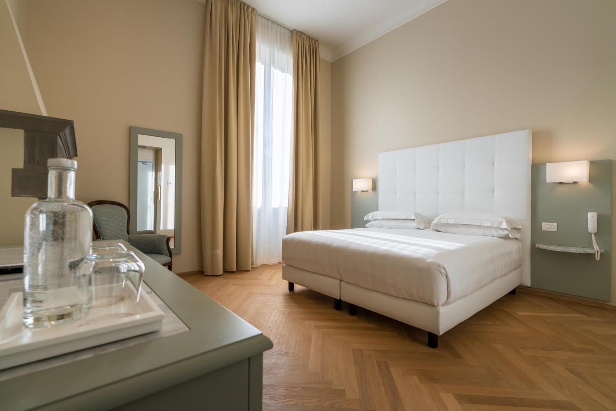 Double or Twin Room thumbnail 6