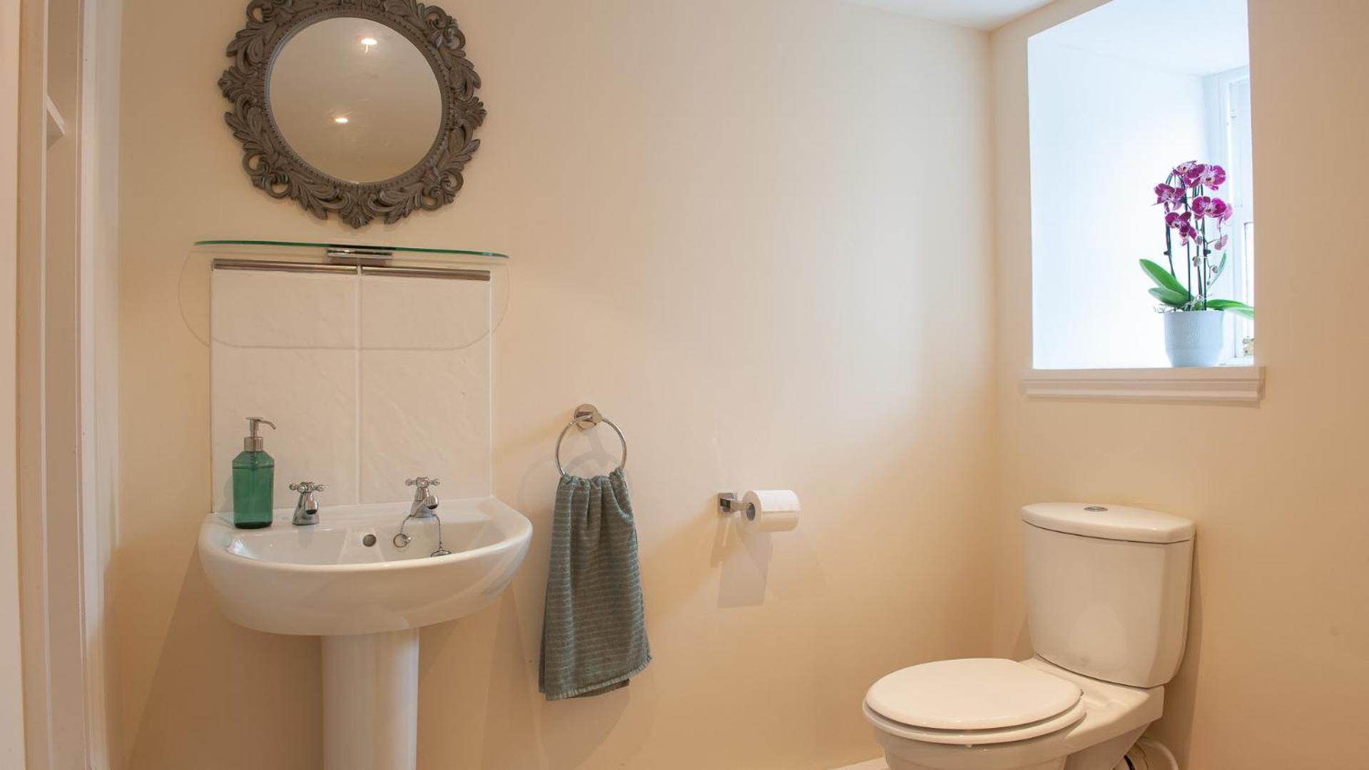 Quadruple Room with Bathroom - Photo 13