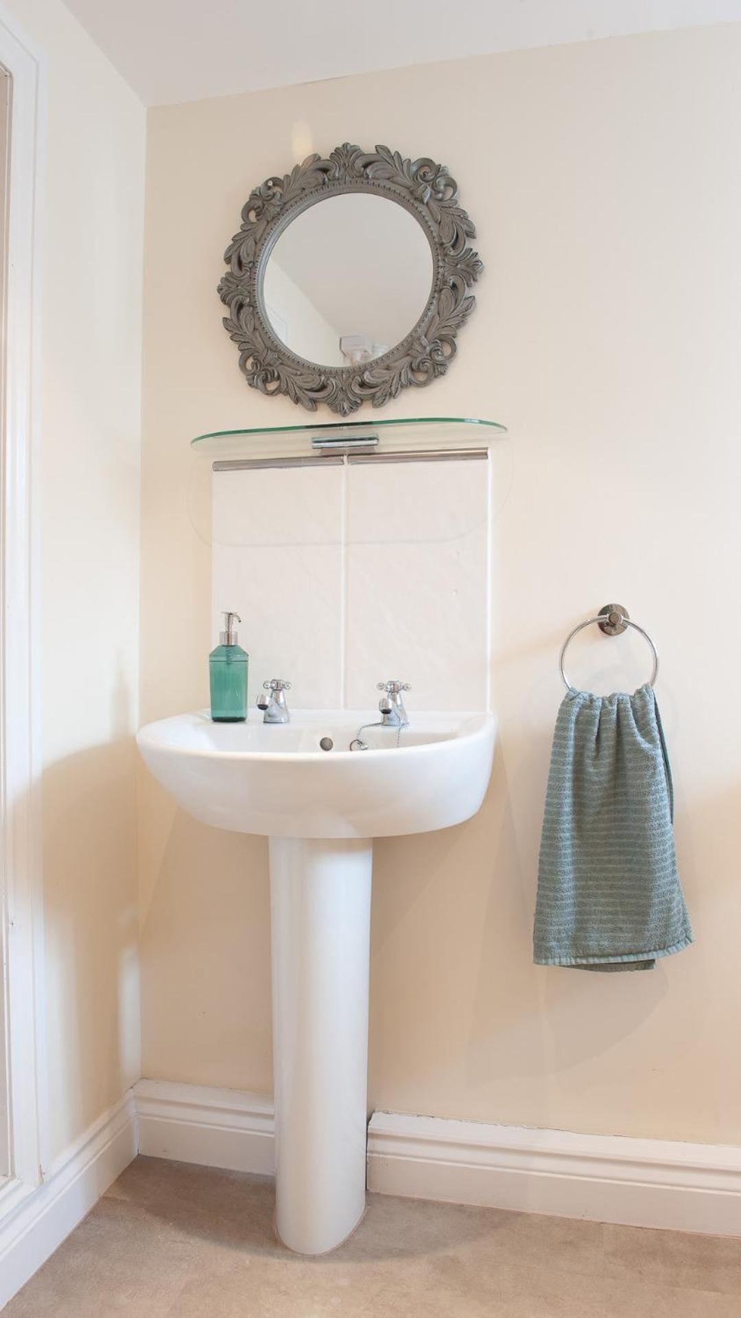 Quadruple Room with Bathroom - Photo 16