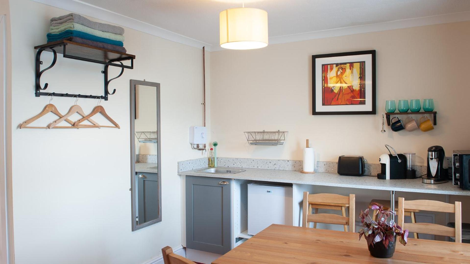 Quadruple Room with Bathroom - Photo 15
