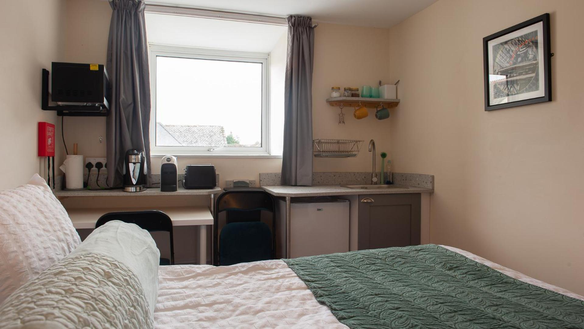 Double Room with Private Bathroom - Photo 12