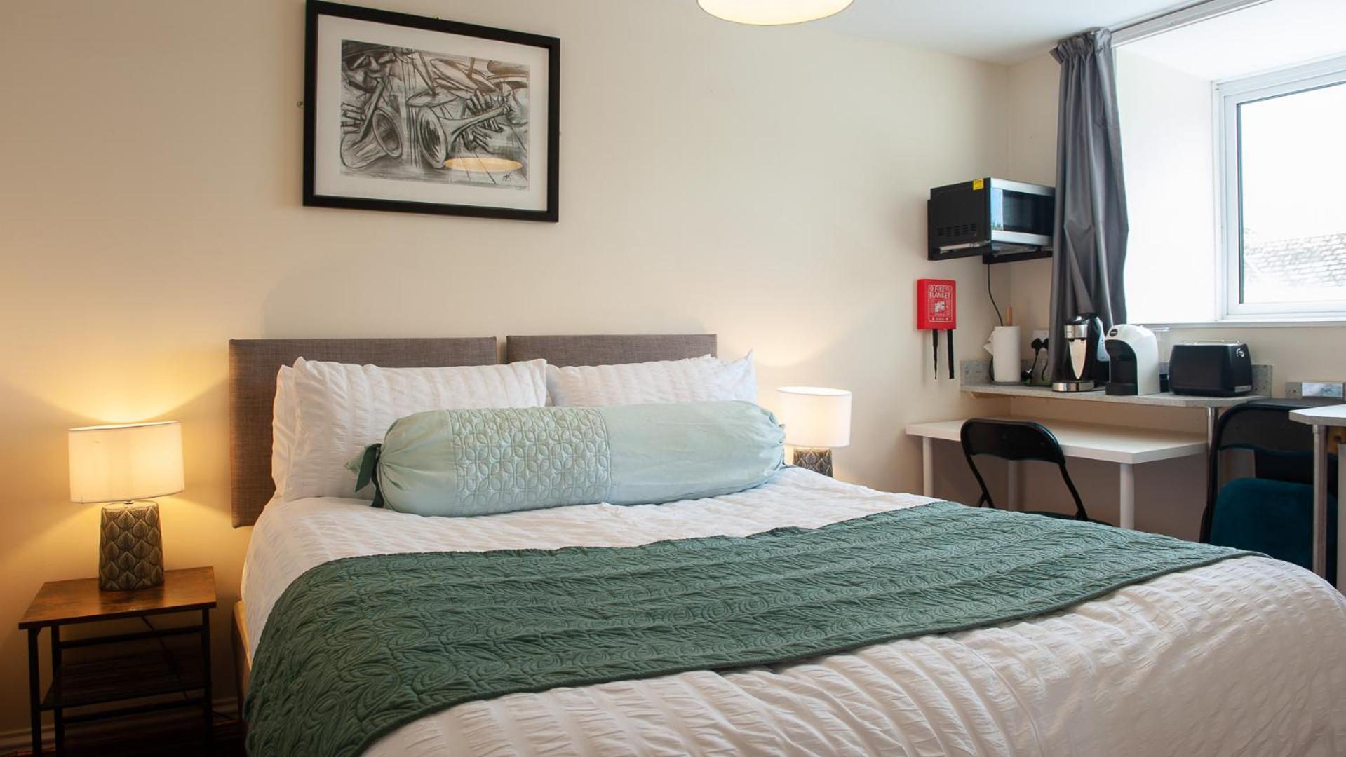 Double Room with Private Bathroom - Photo 11