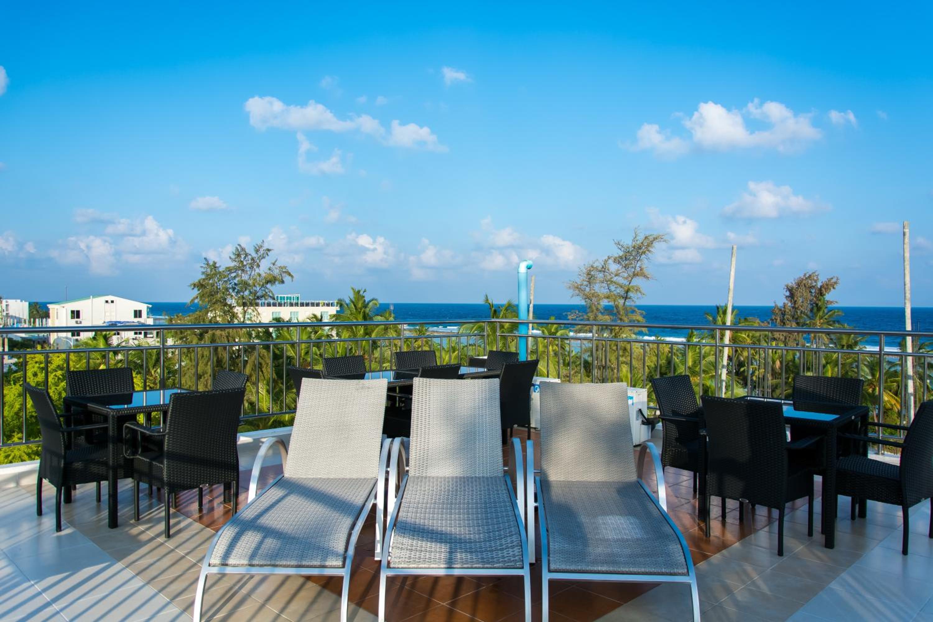 Deluxe Double Room with Balcony photo 3