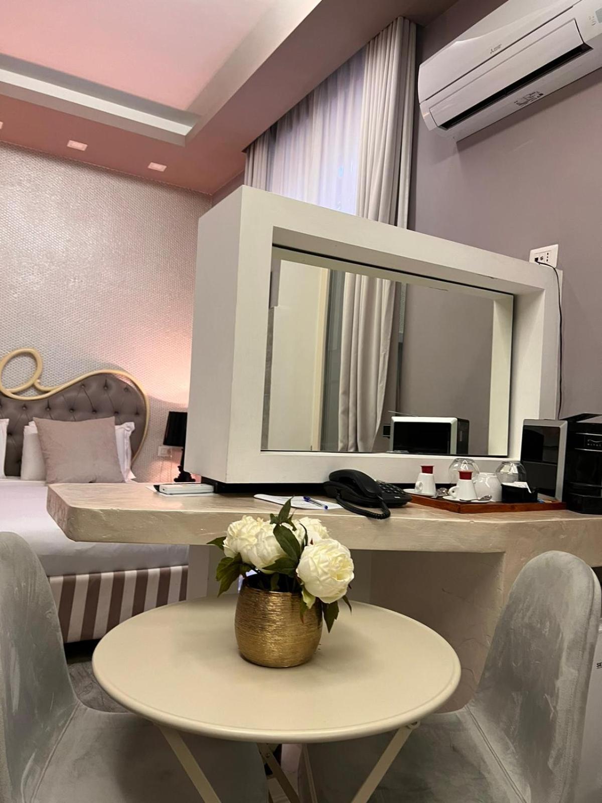 Deluxe King Suite photo 3