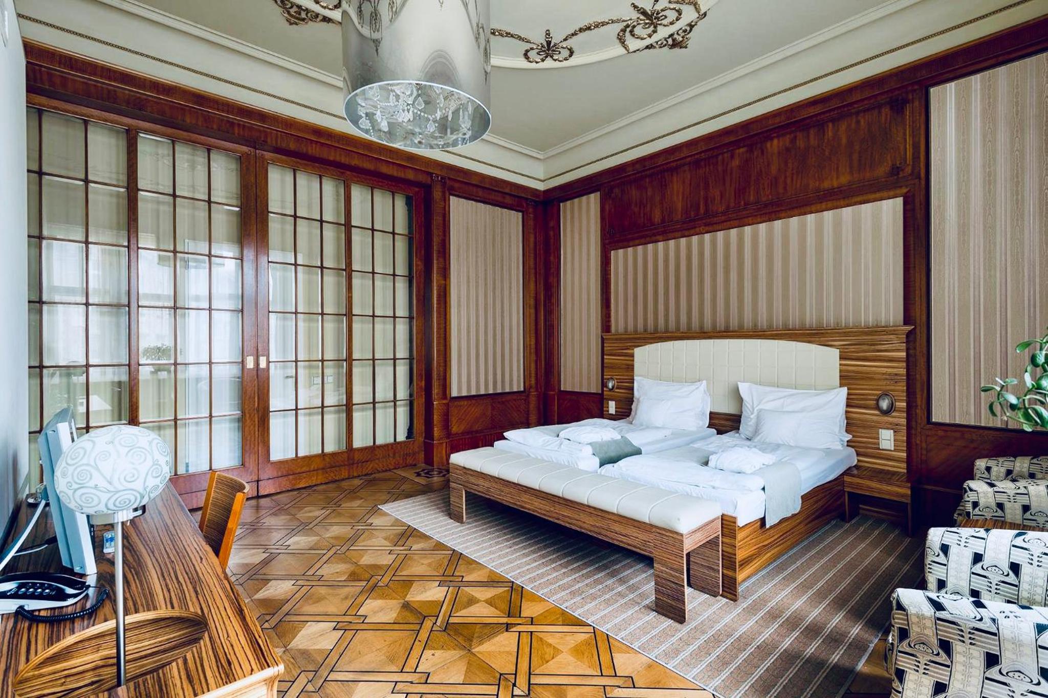 Deluxe Suite - Photo 2