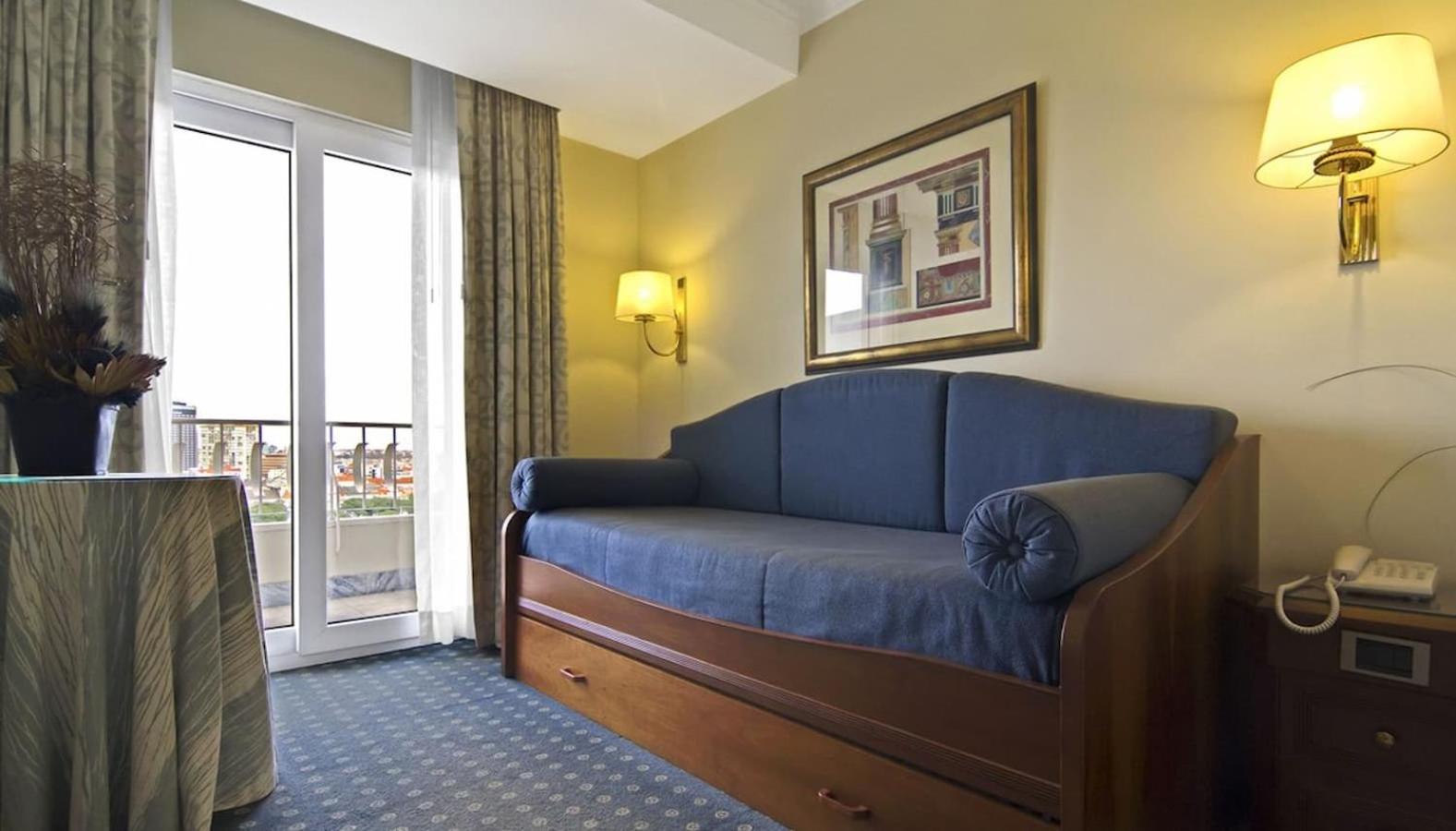 Suite  - Photo 6