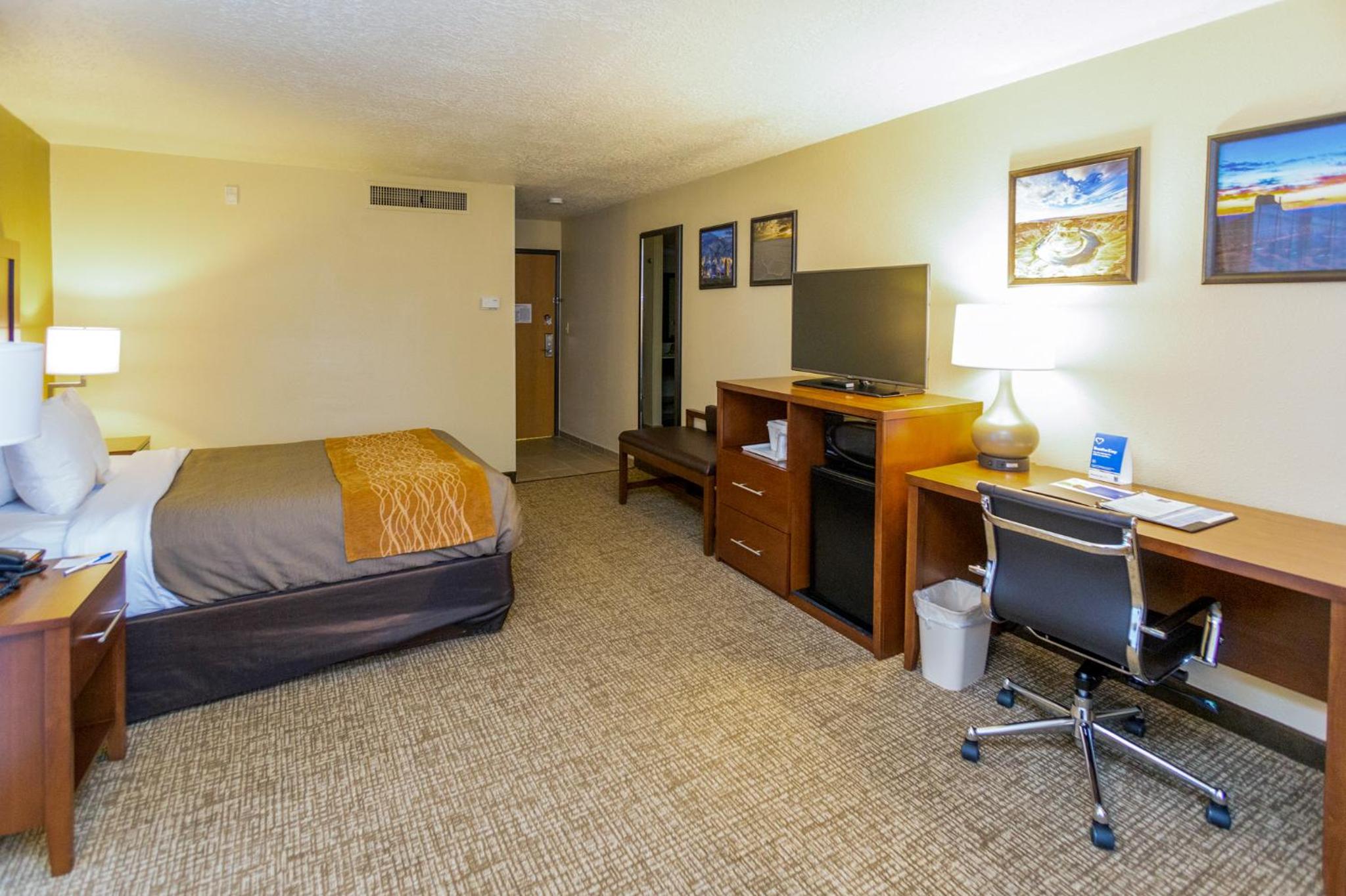 Standard King Room - Non-Smoking  - Photo 1
