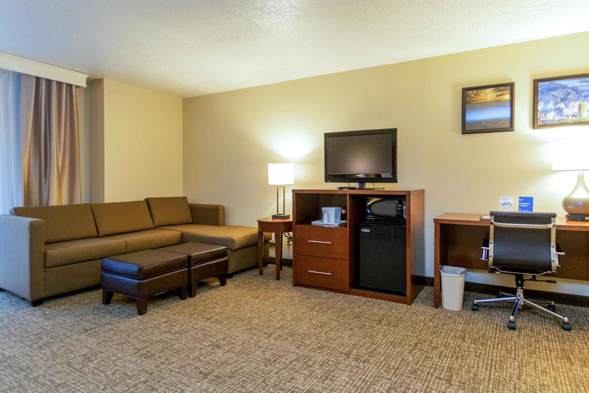 King Suite with Sofa Bed - Non-Smoking - Photo 5