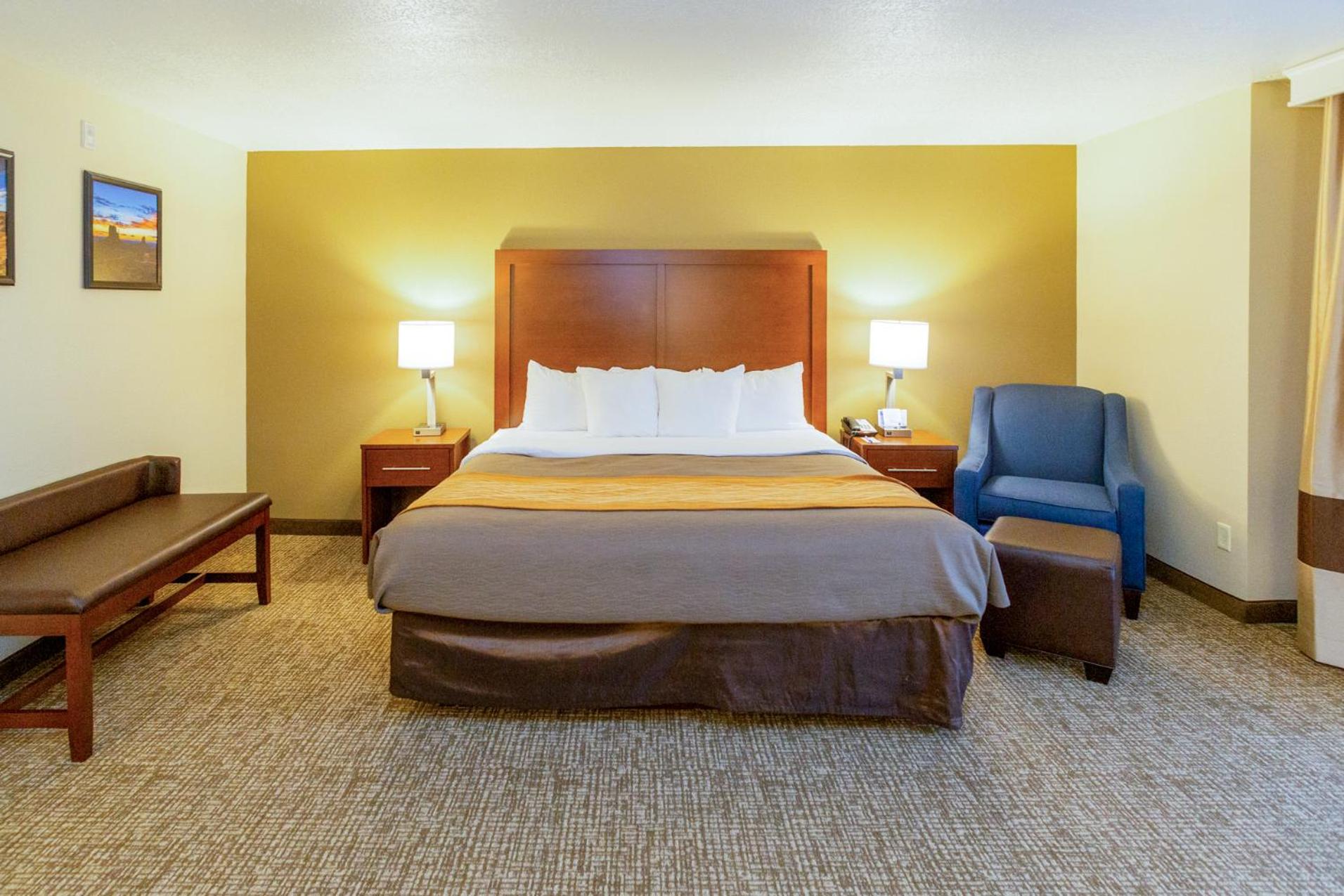 Standard King Room - Non-Smoking  - Photo 8