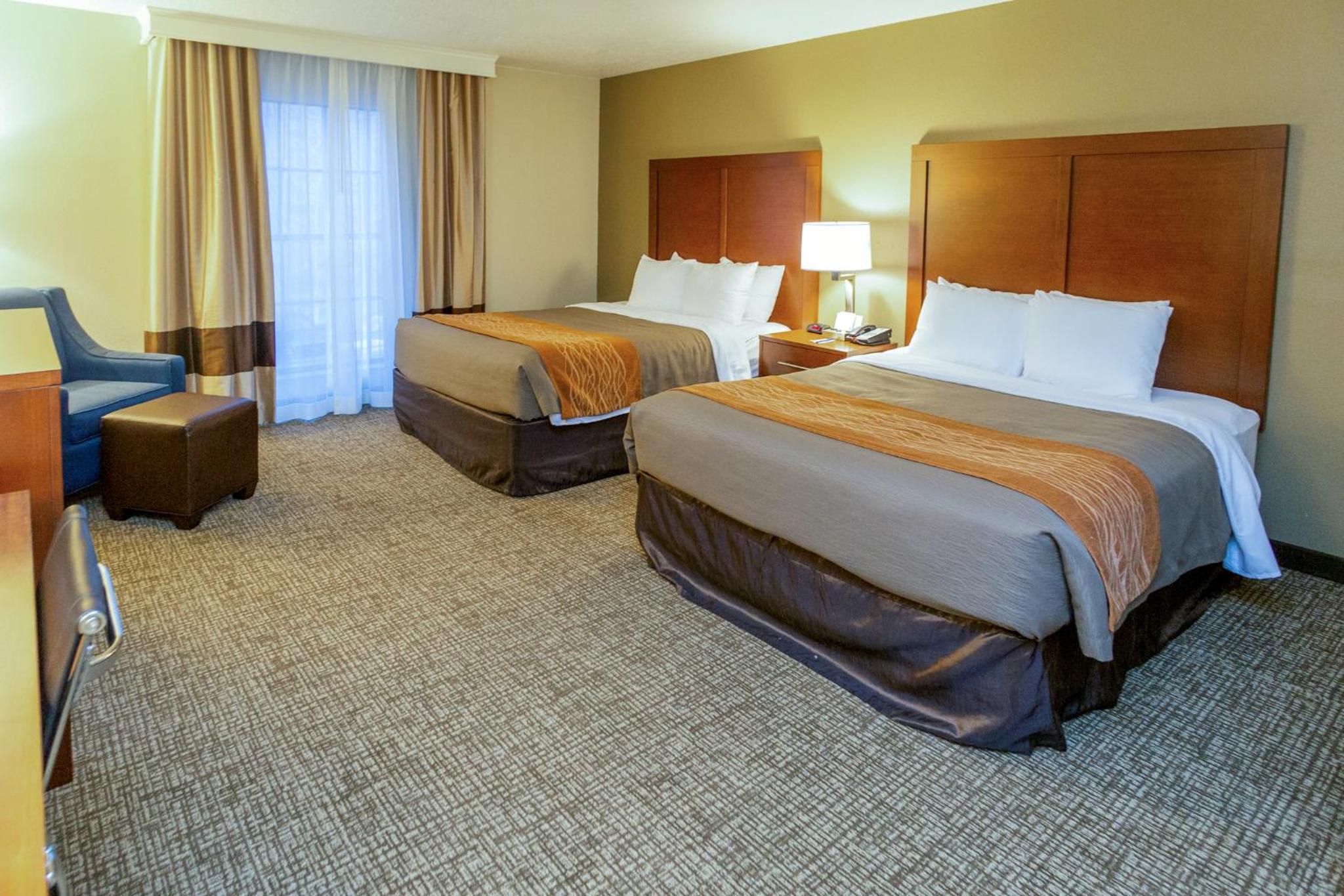 Queen Room with Two Queen Beds - Non-Smoking - Photo 1