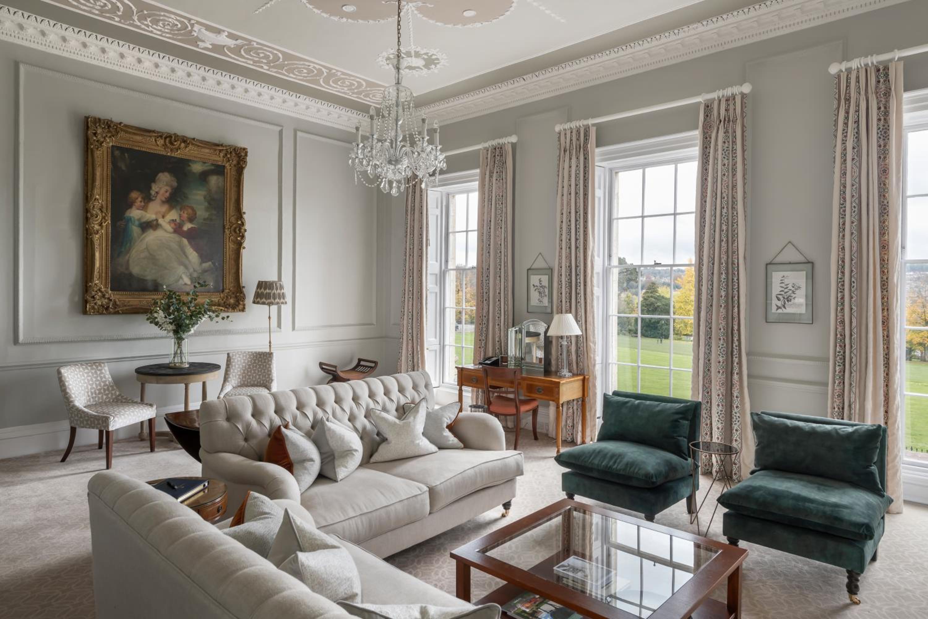 Luxury Suite - Photo 7