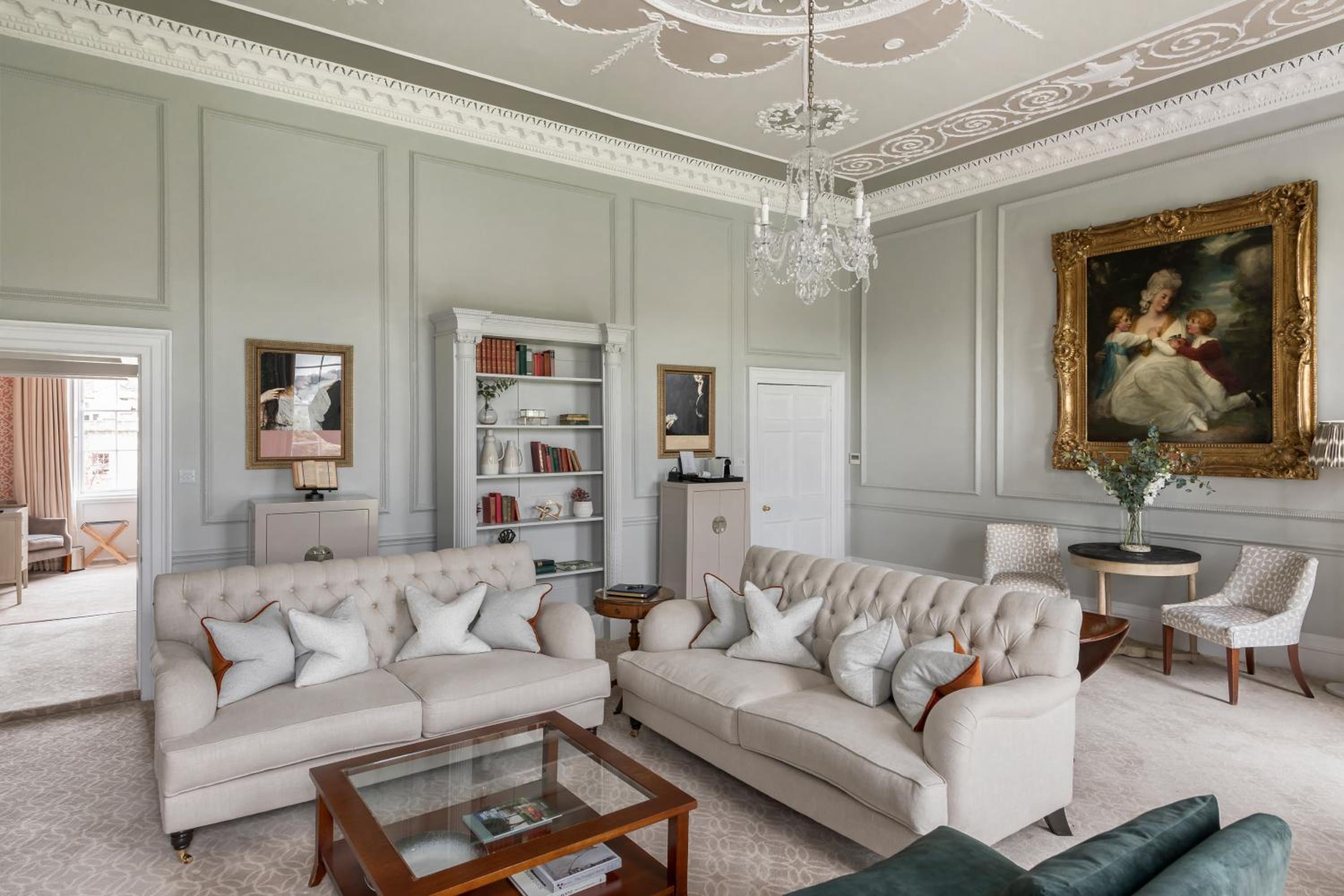 Luxury Suite - Photo 9