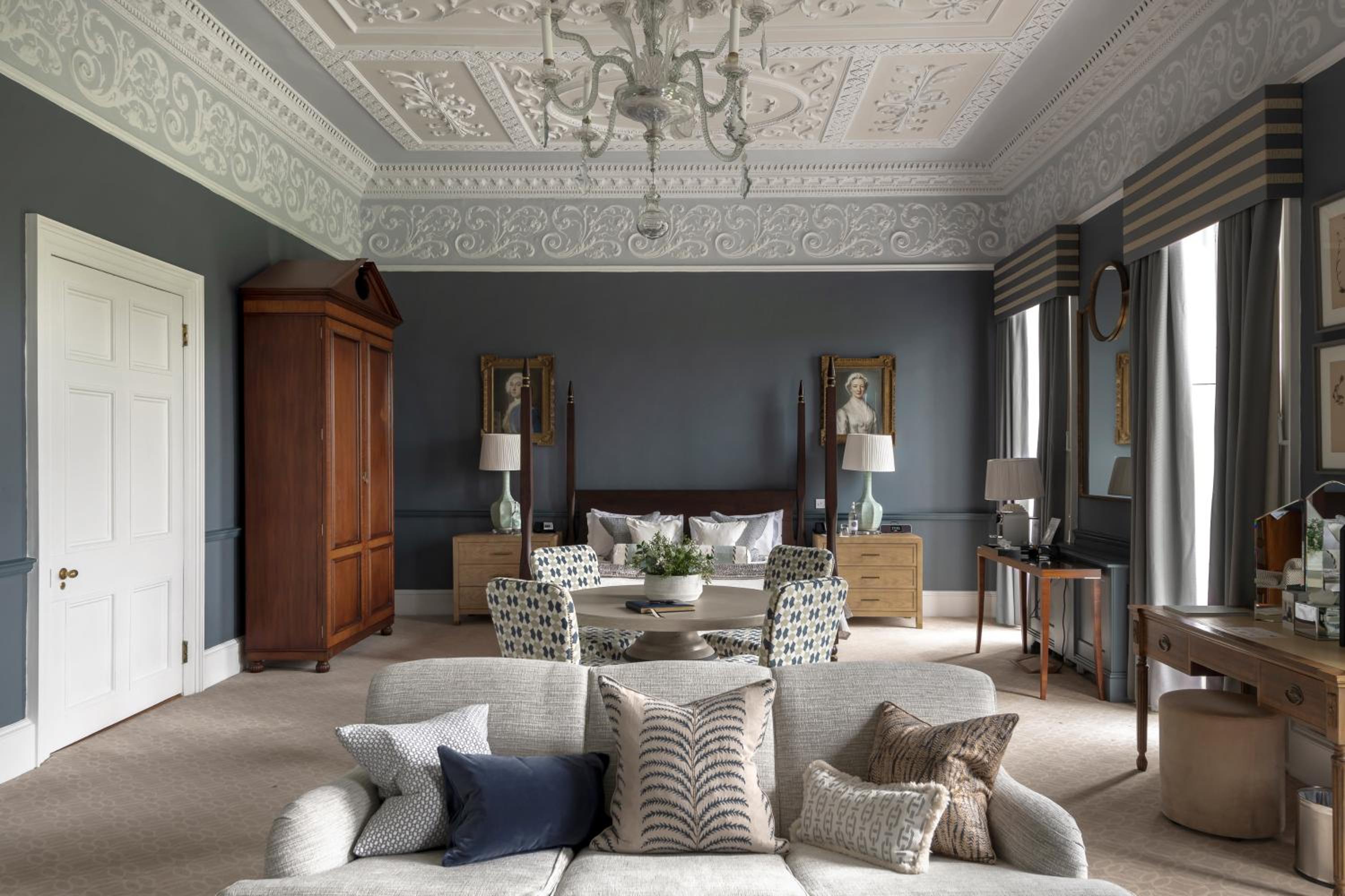 Luxury Suite - Photo 2