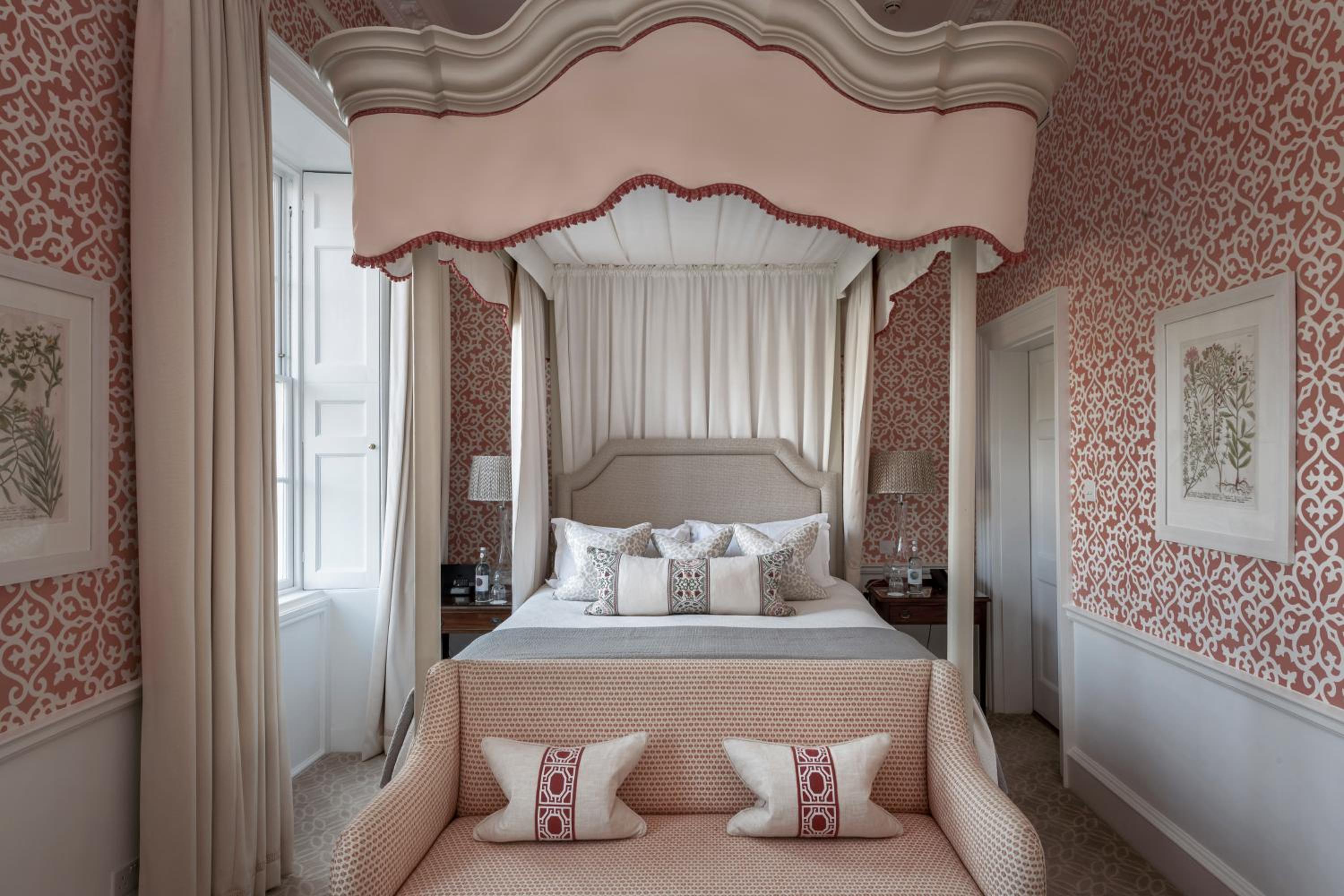 Luxury Suite - Photo 11