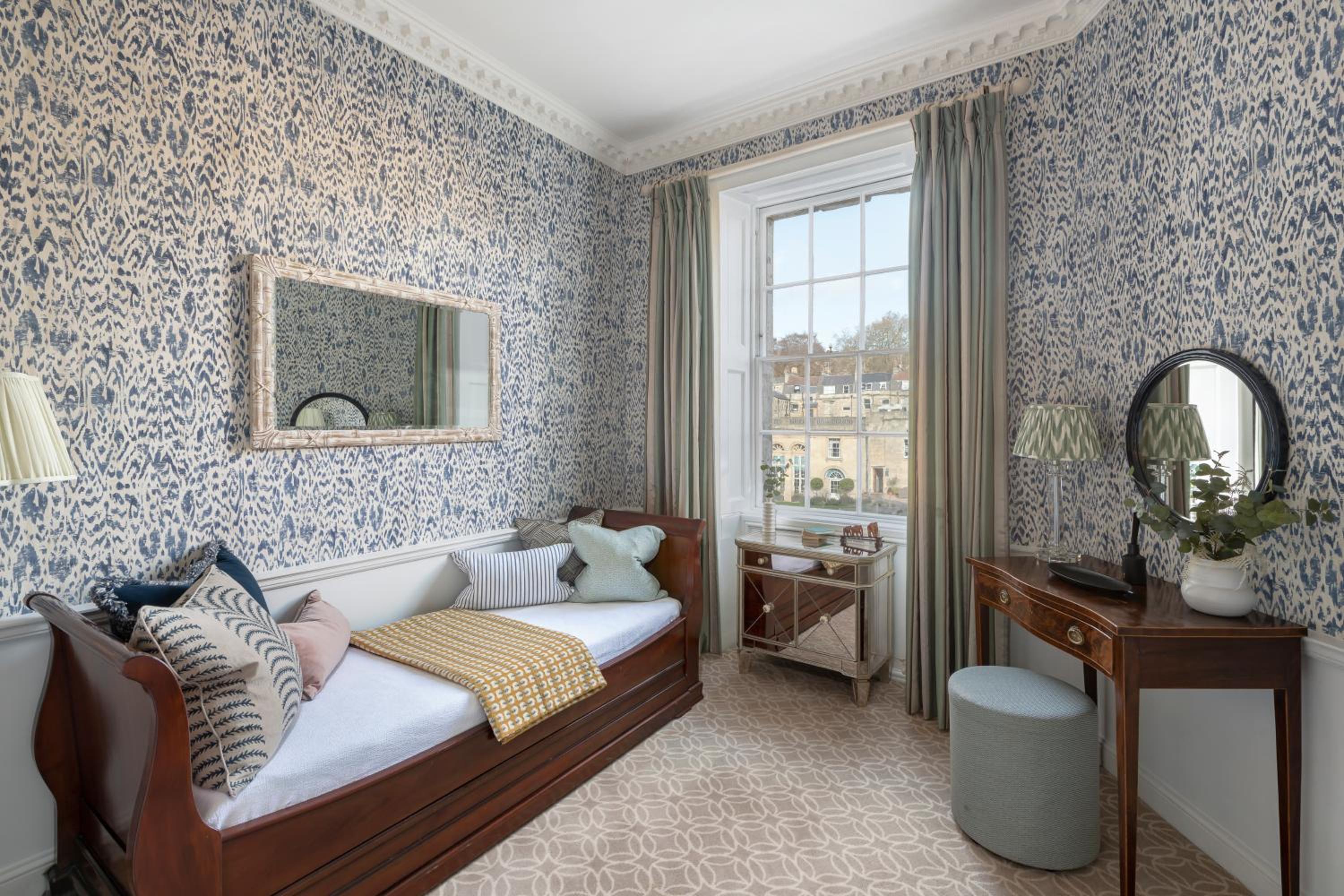 Luxury Suite - Photo 12