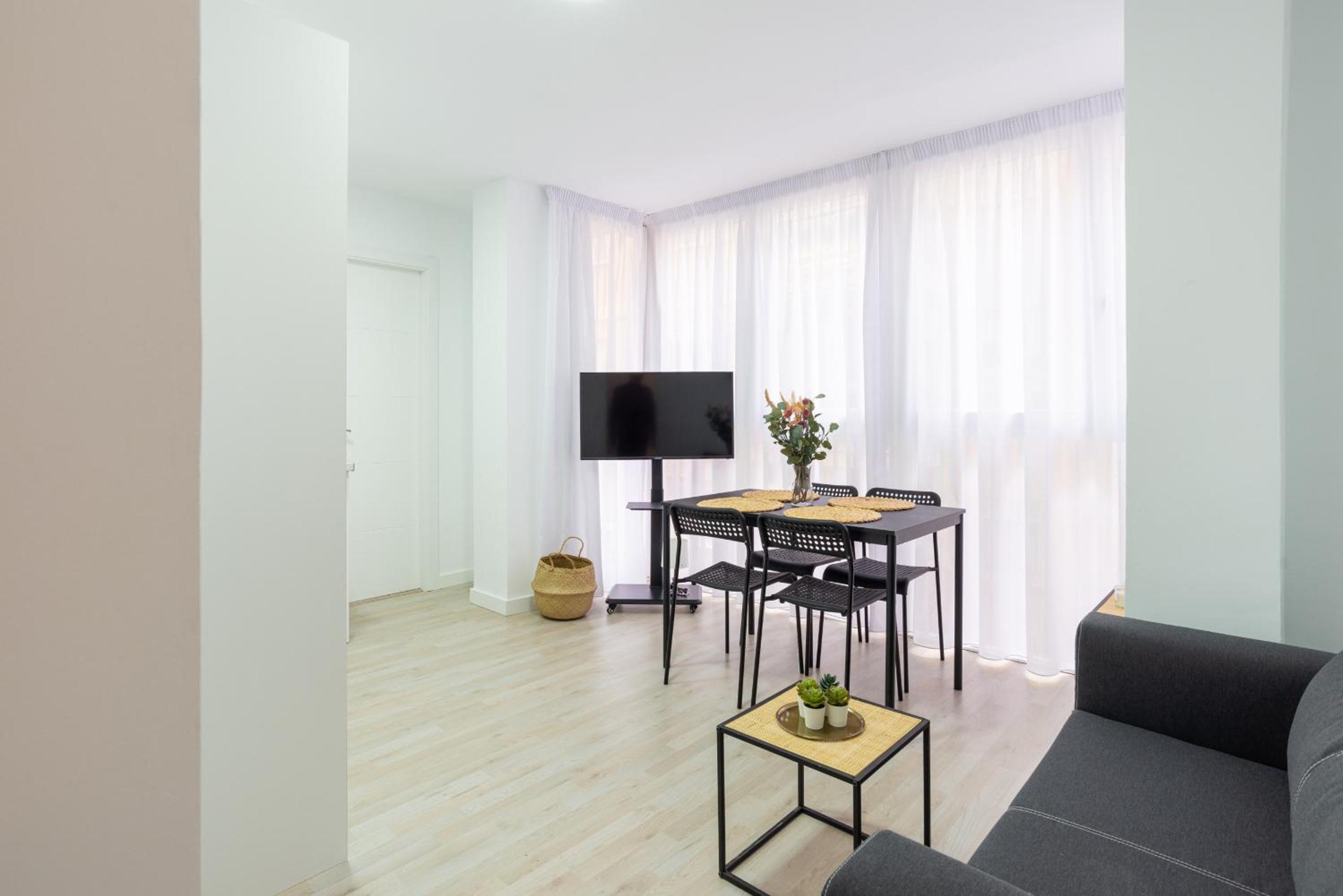 Apartamento de dos habitaciones con vista a la ciudad