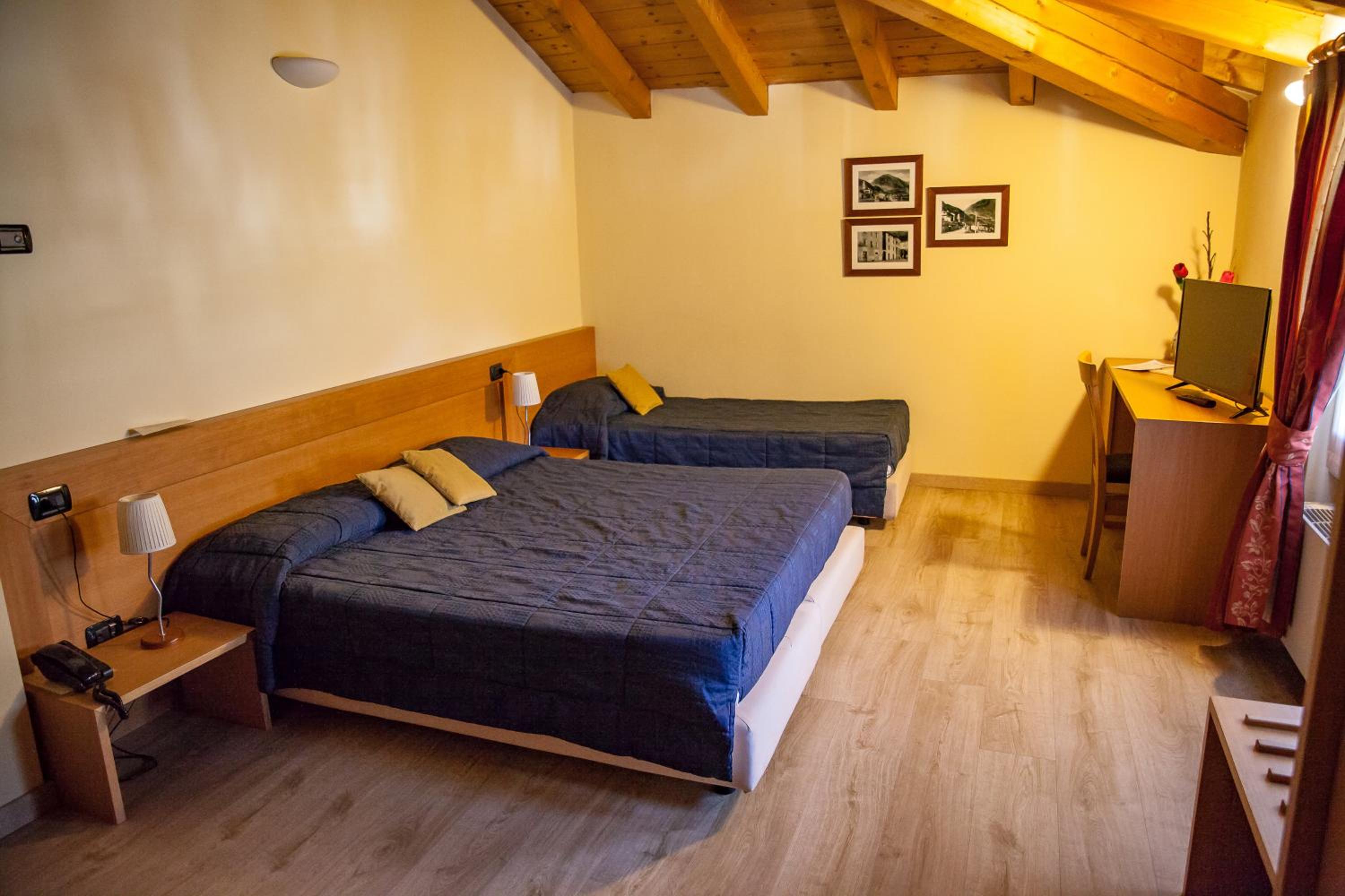 Superior Triple Room - Photo 9