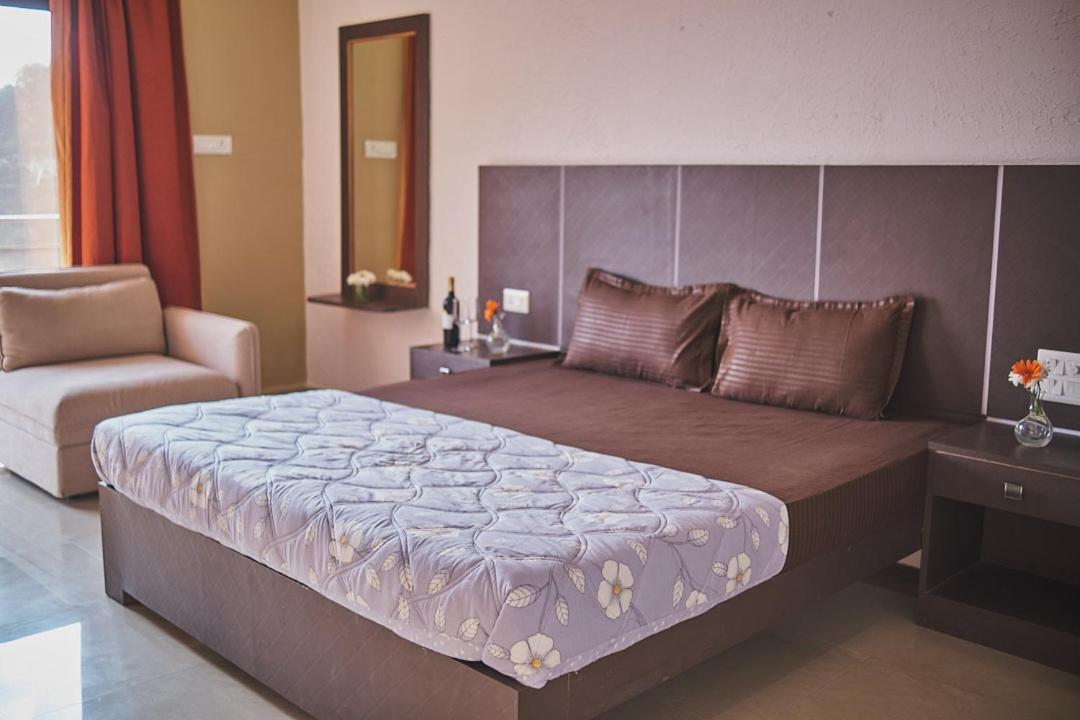 Queen Room with Balcony photo 1