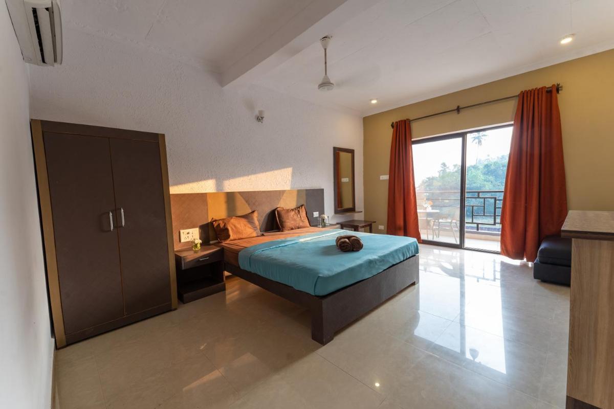 Queen Room with Balcony photo 2