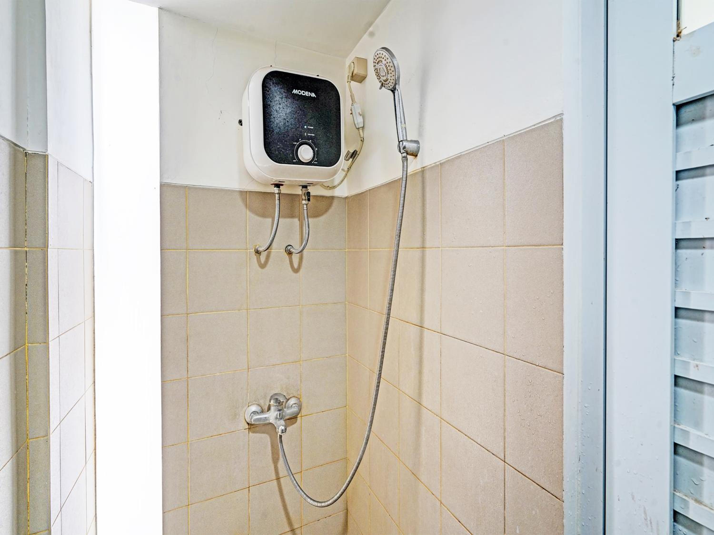 Double Room - Photo 9
