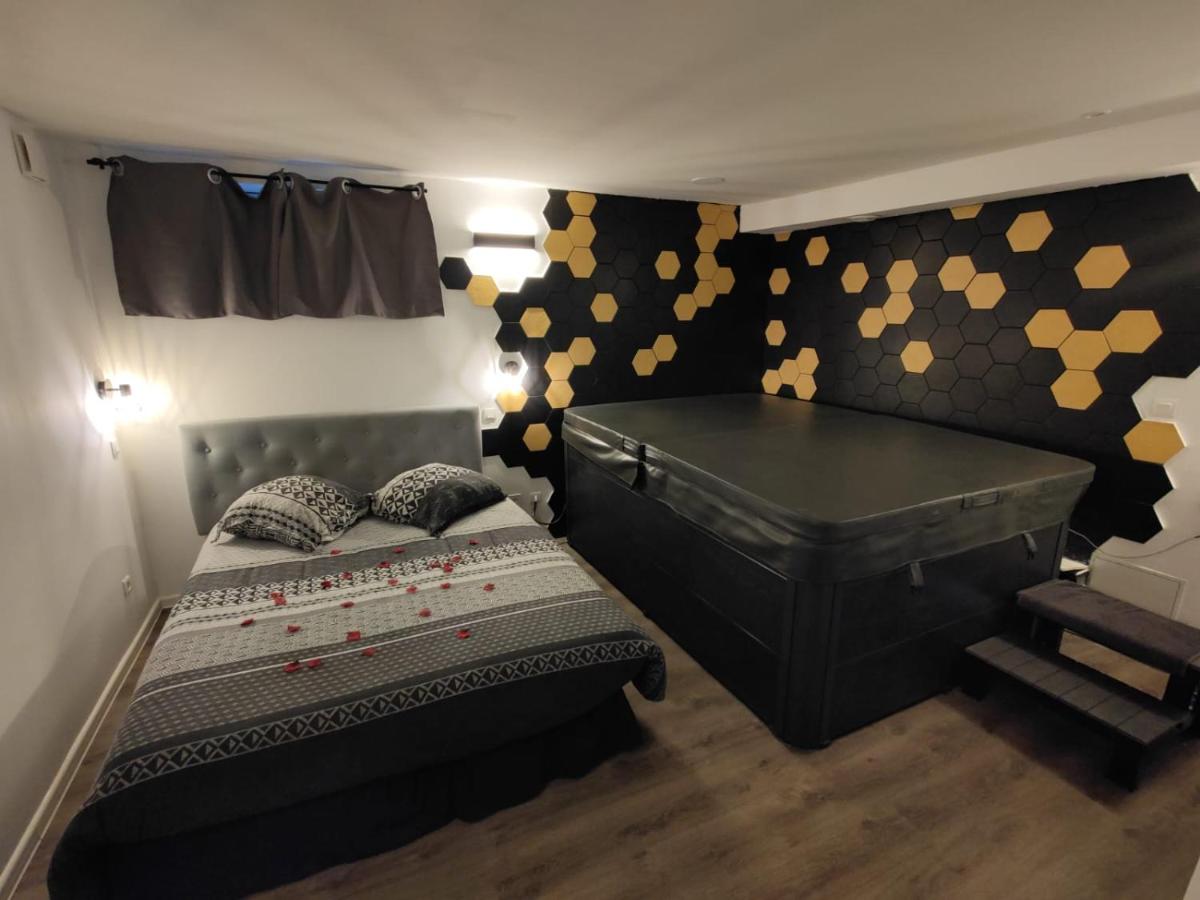 Suite with Spa Bath - Photo 1