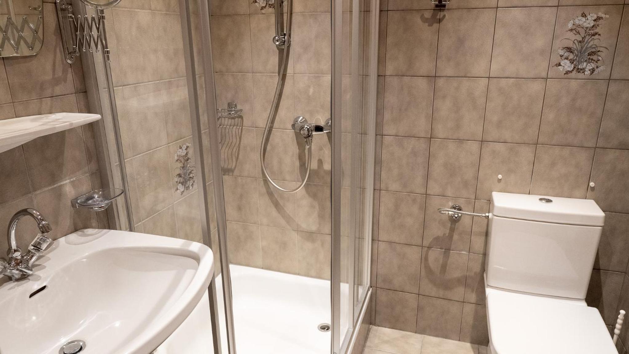 Two-Bedroom Apartment with Balcony - Photo 7