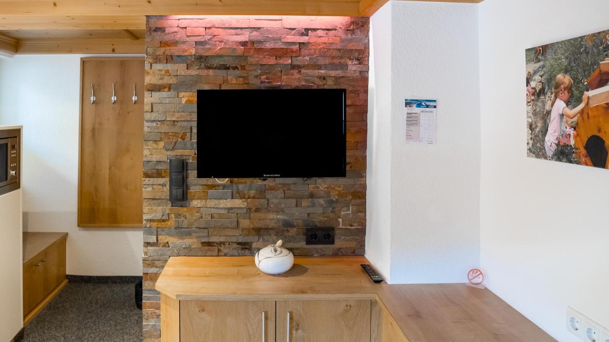 Two-Bedroom Apartment with Balcony - Photo 11