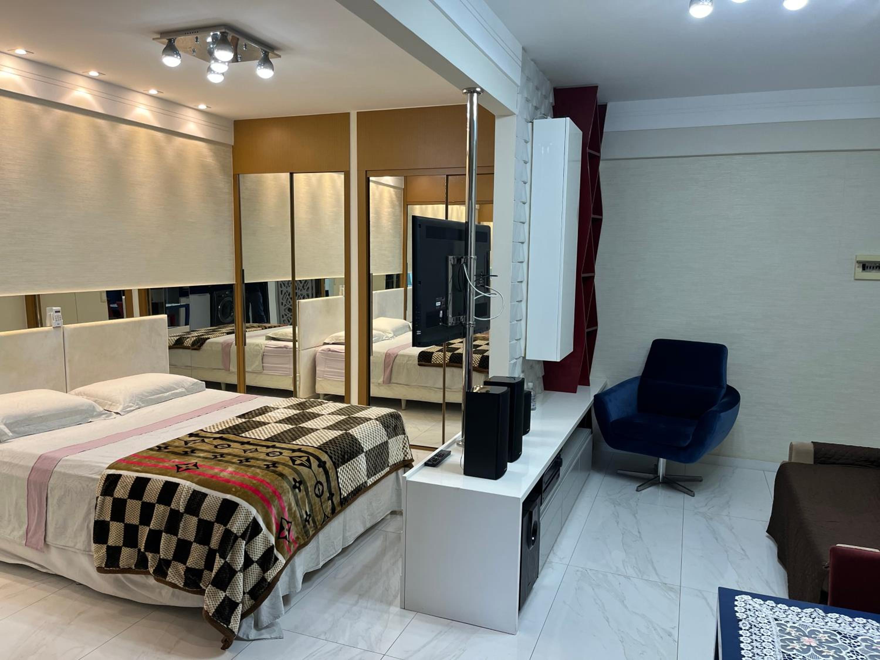Apartment with Sea View - Photo 1