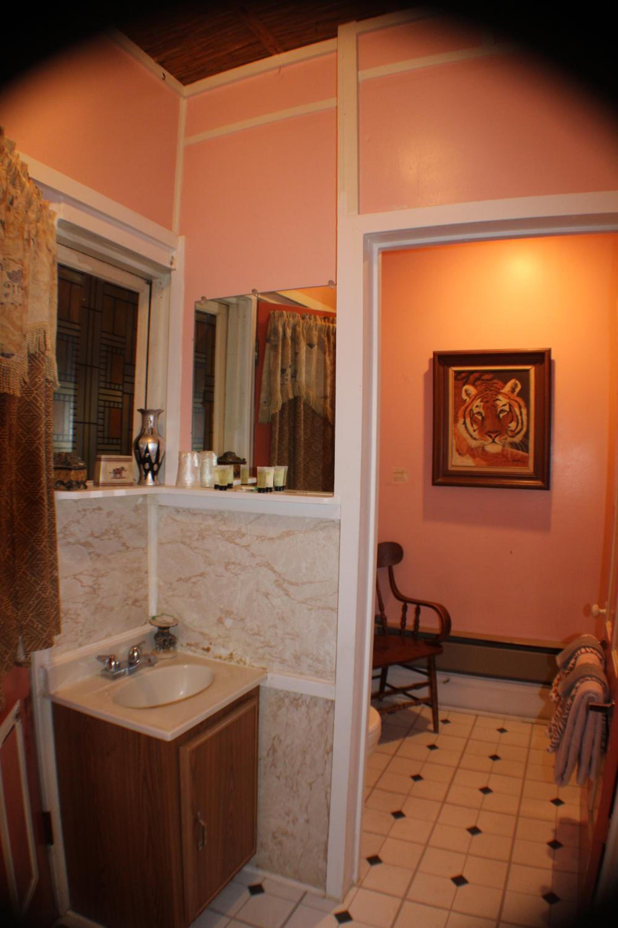 Standard King Room photo 3