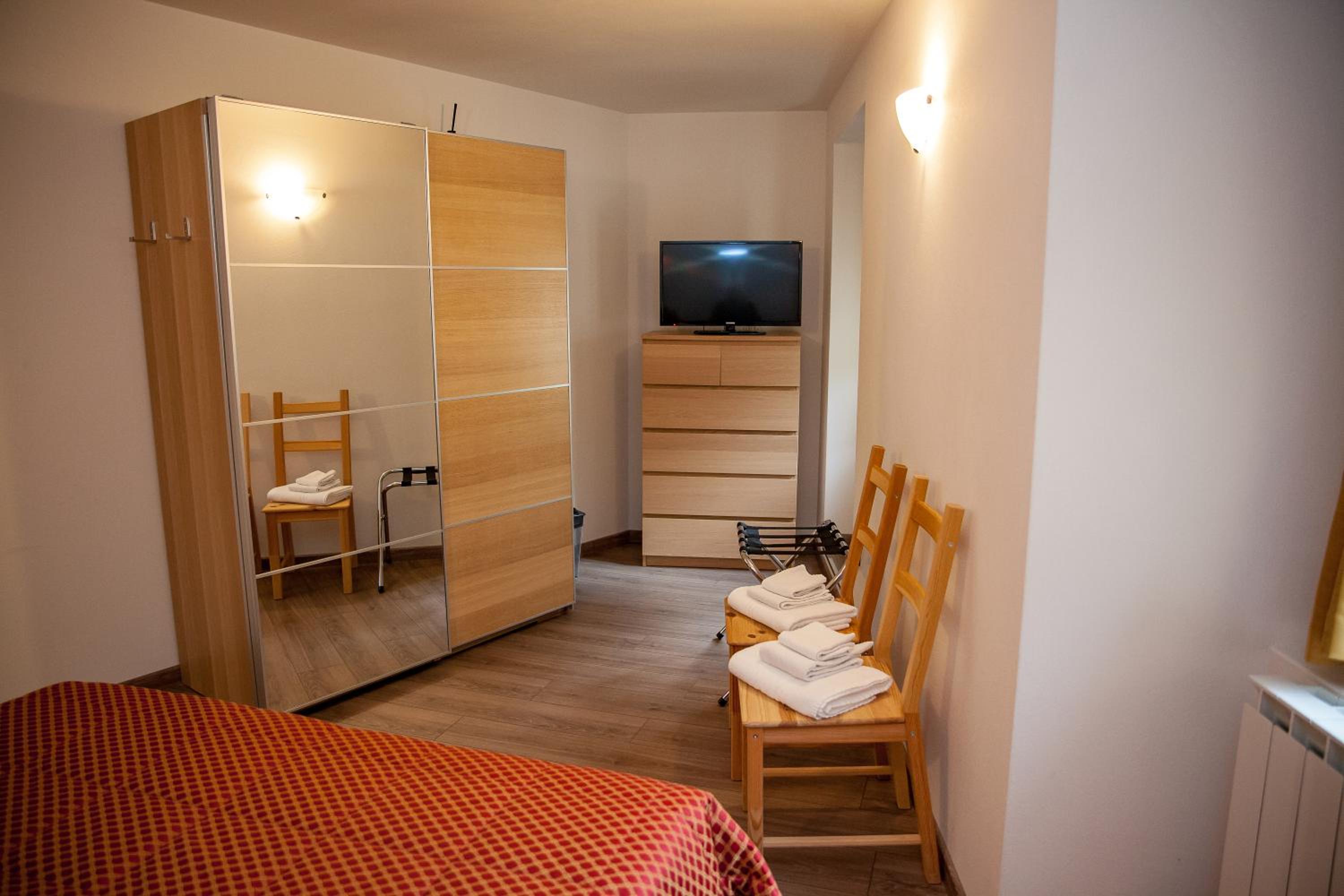 Two-Bedroom Apartment - Annex - Photo 10