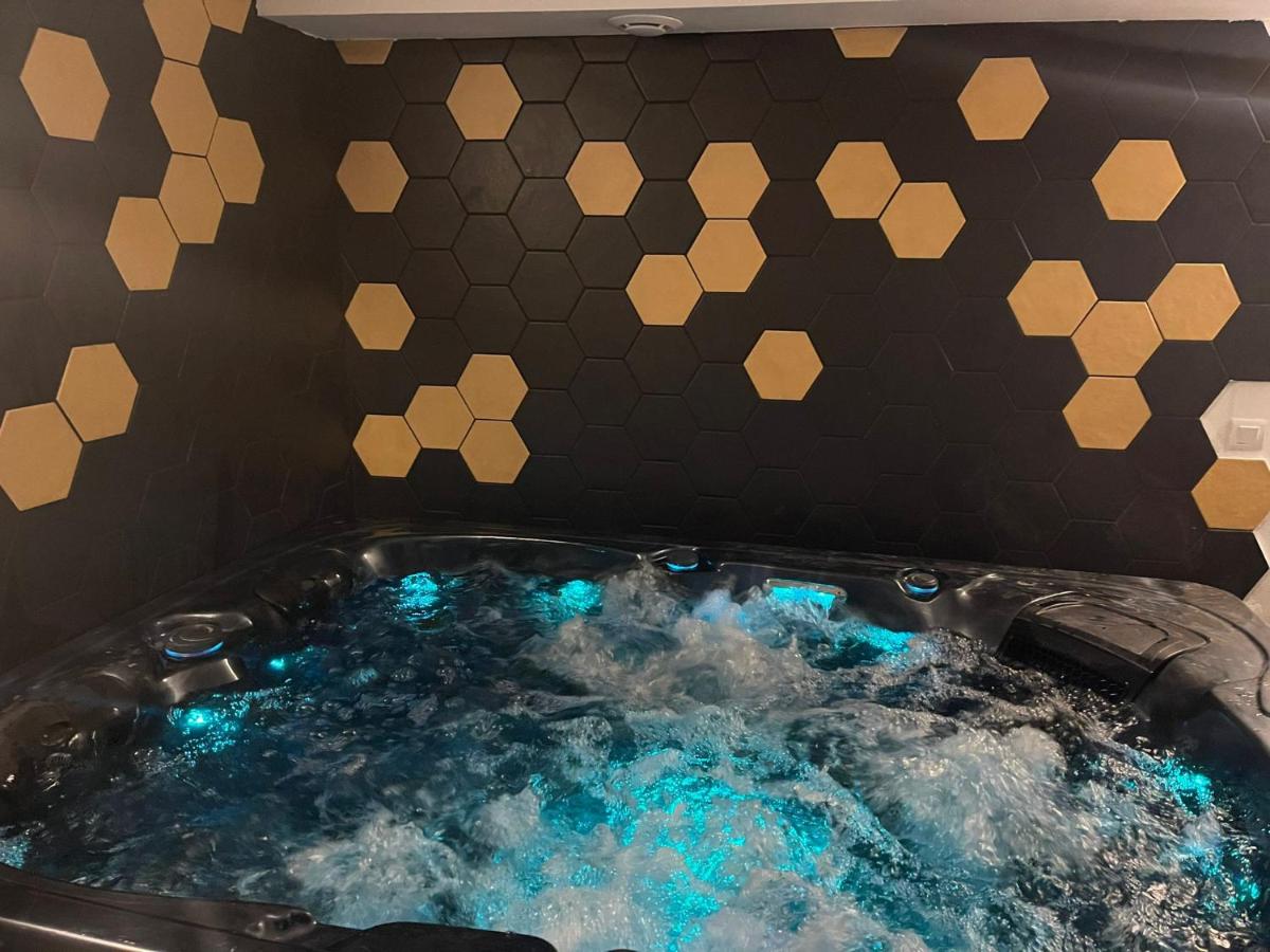 Suite with Spa Bath - Photo 4