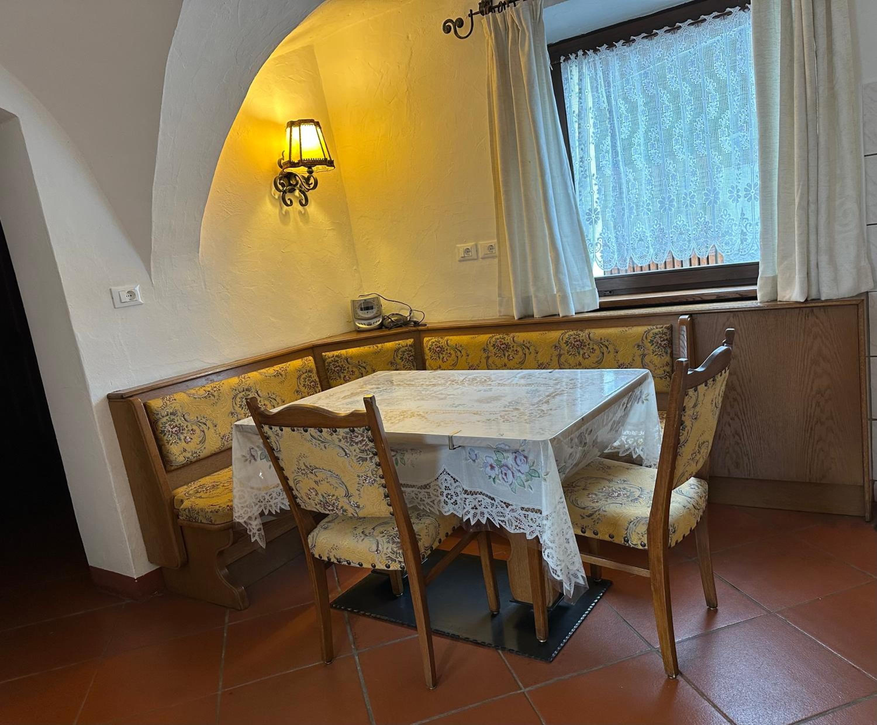 Apartment with Balcony - Photo 4