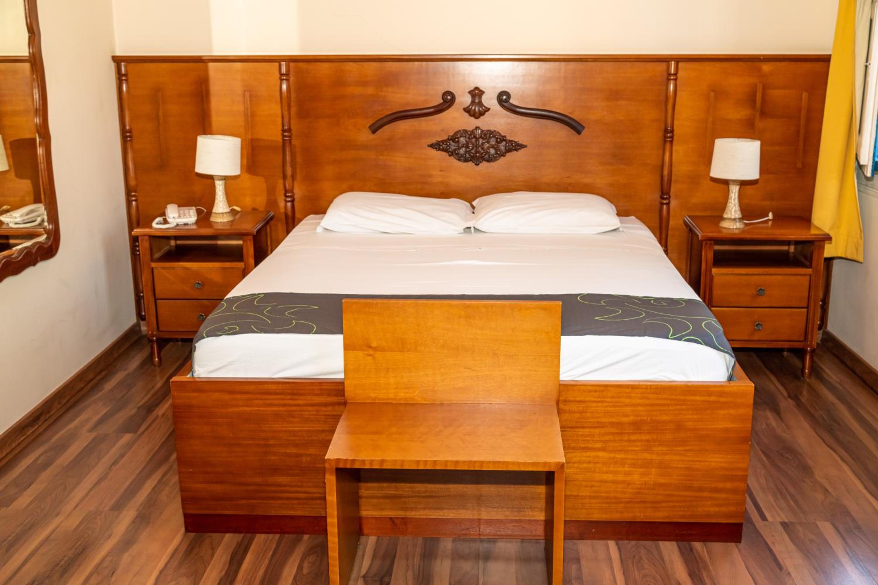 Suite - Photo 5