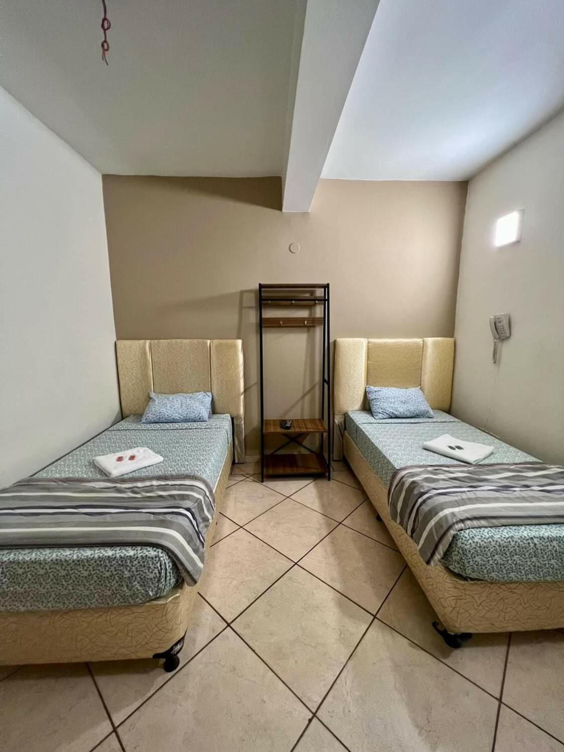 Twin Room with Private Bathroom photo 3