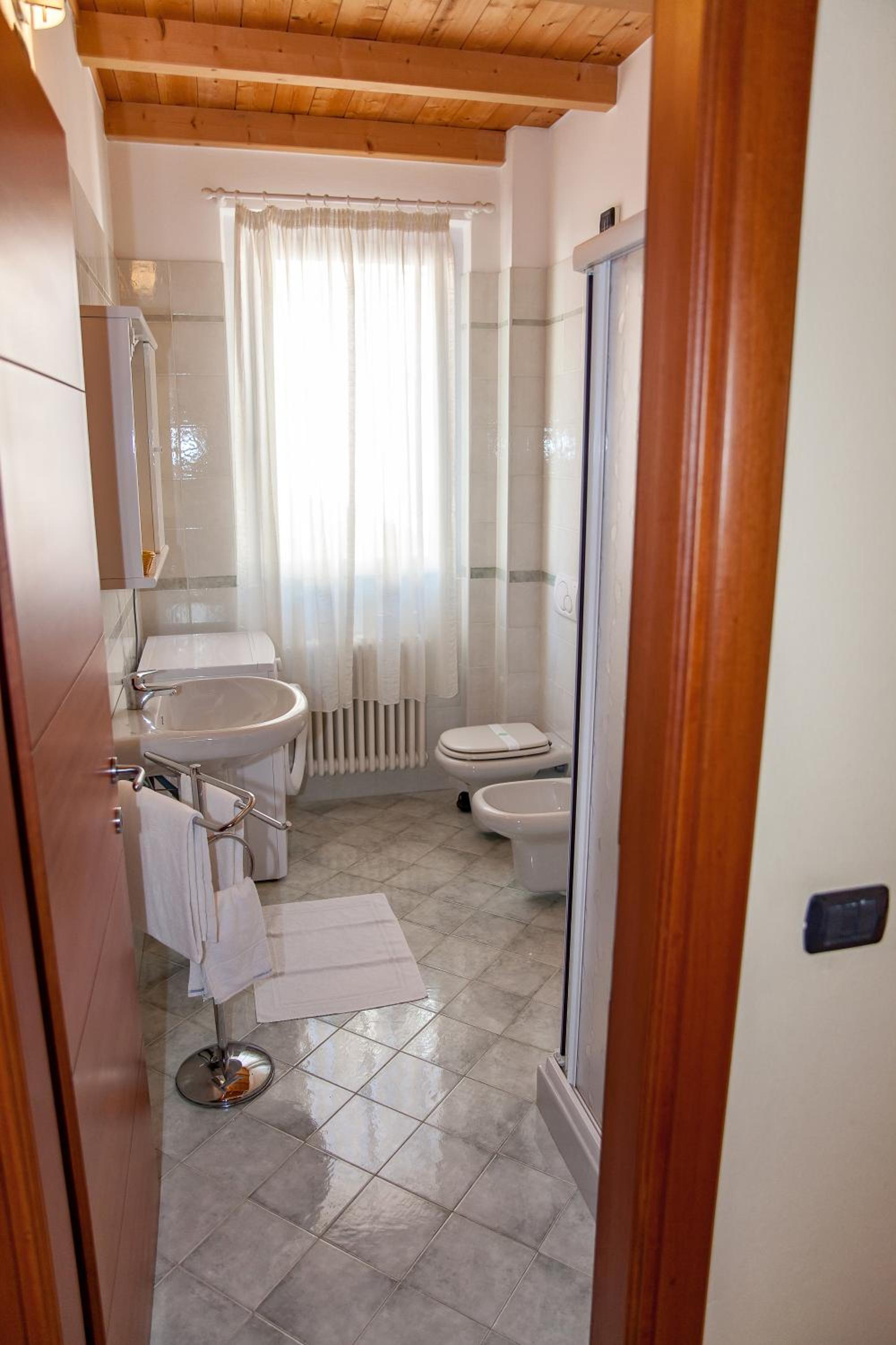 Apartment - Split Level - Photo 3